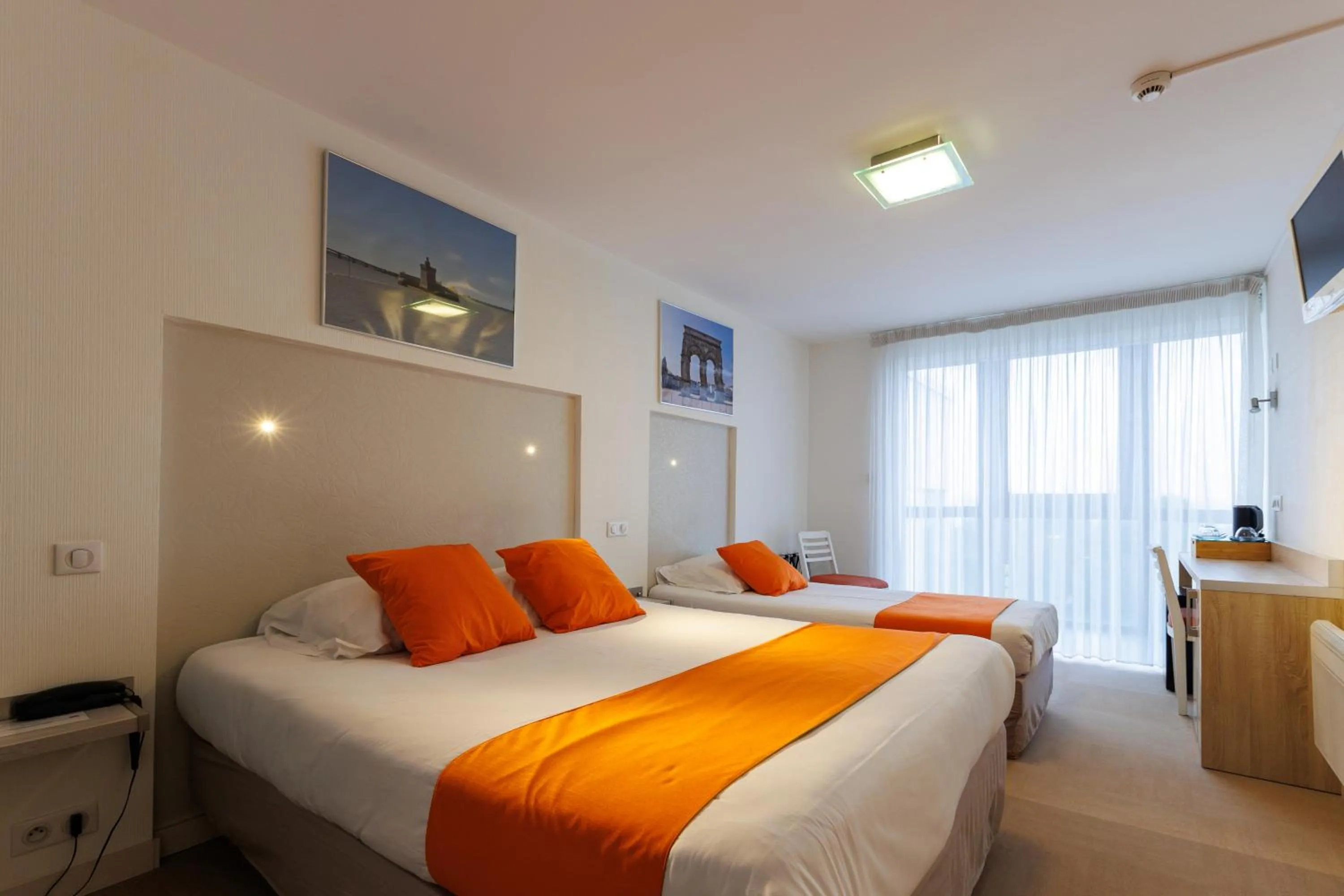 Bed in Logis Hôtel Le Rochelois