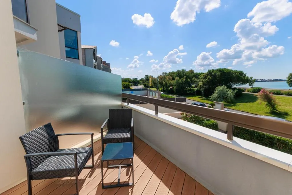 Balcony/Terrace in Logis Hôtel Le Rochelois