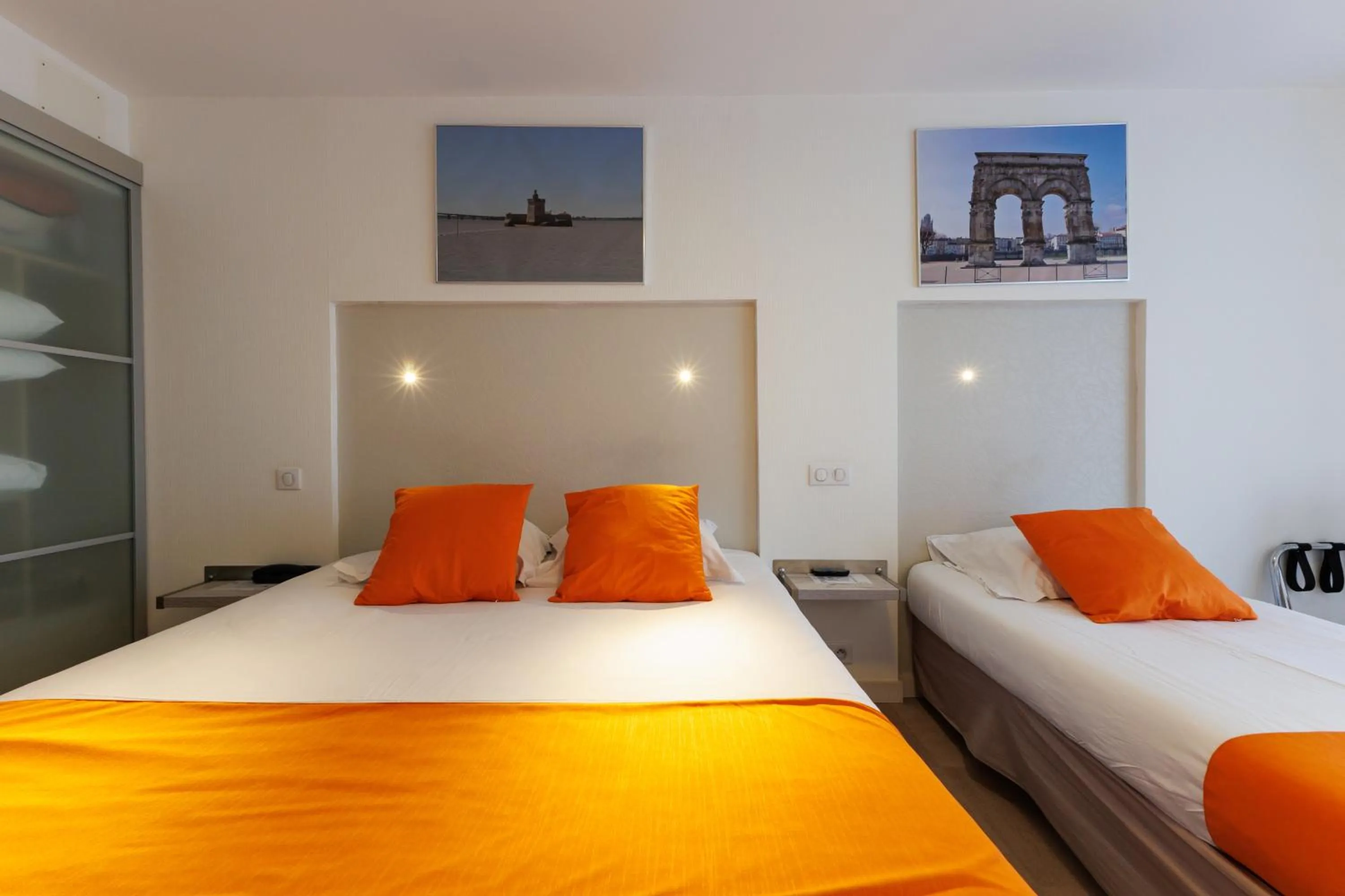 Bedroom, Bed in Logis Hôtel Le Rochelois