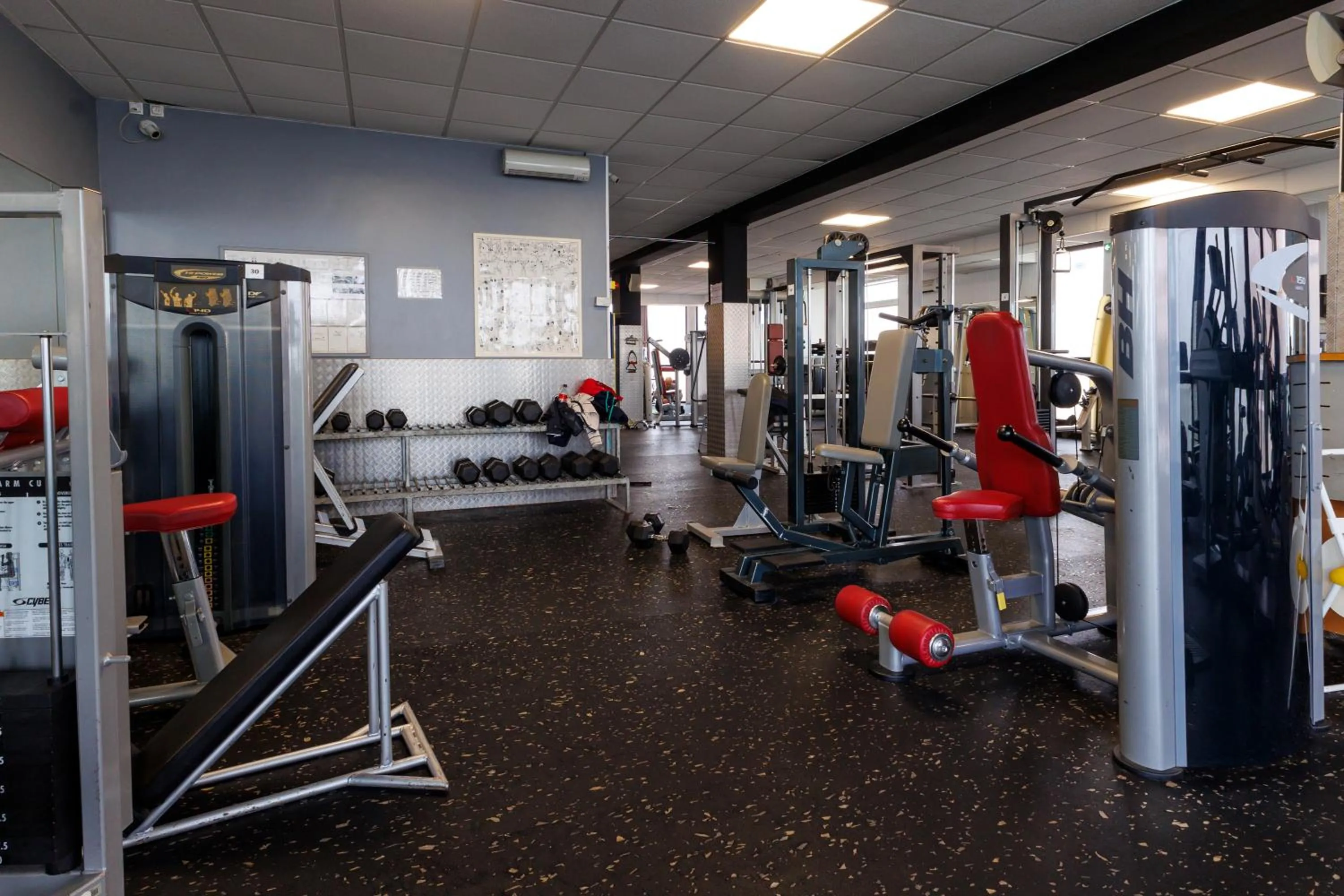 Fitness centre/facilities in Logis Hôtel Le Rochelois