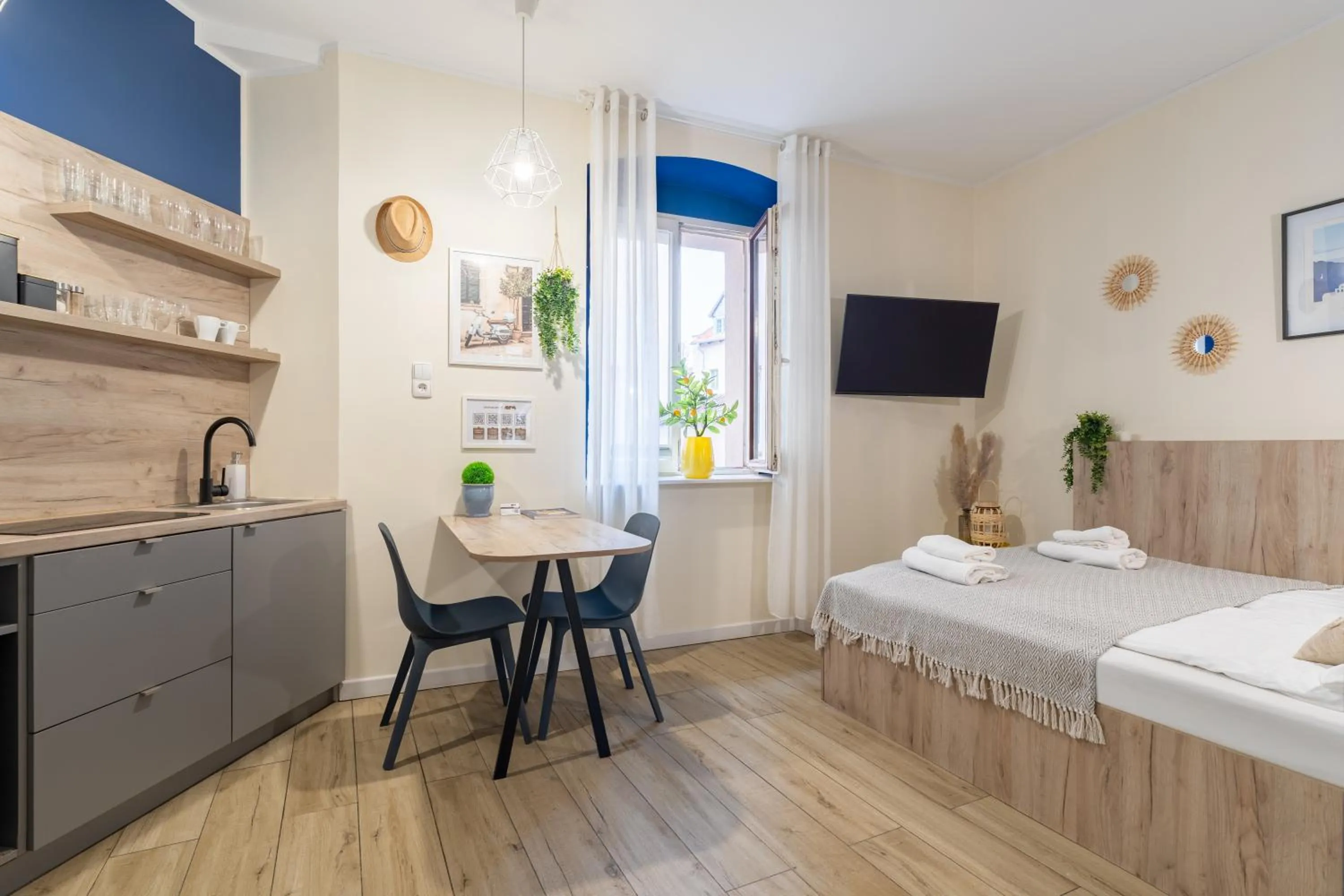 Kitchen or kitchenette, Bed in Aparthotel przy Bulwarze by Rentoom