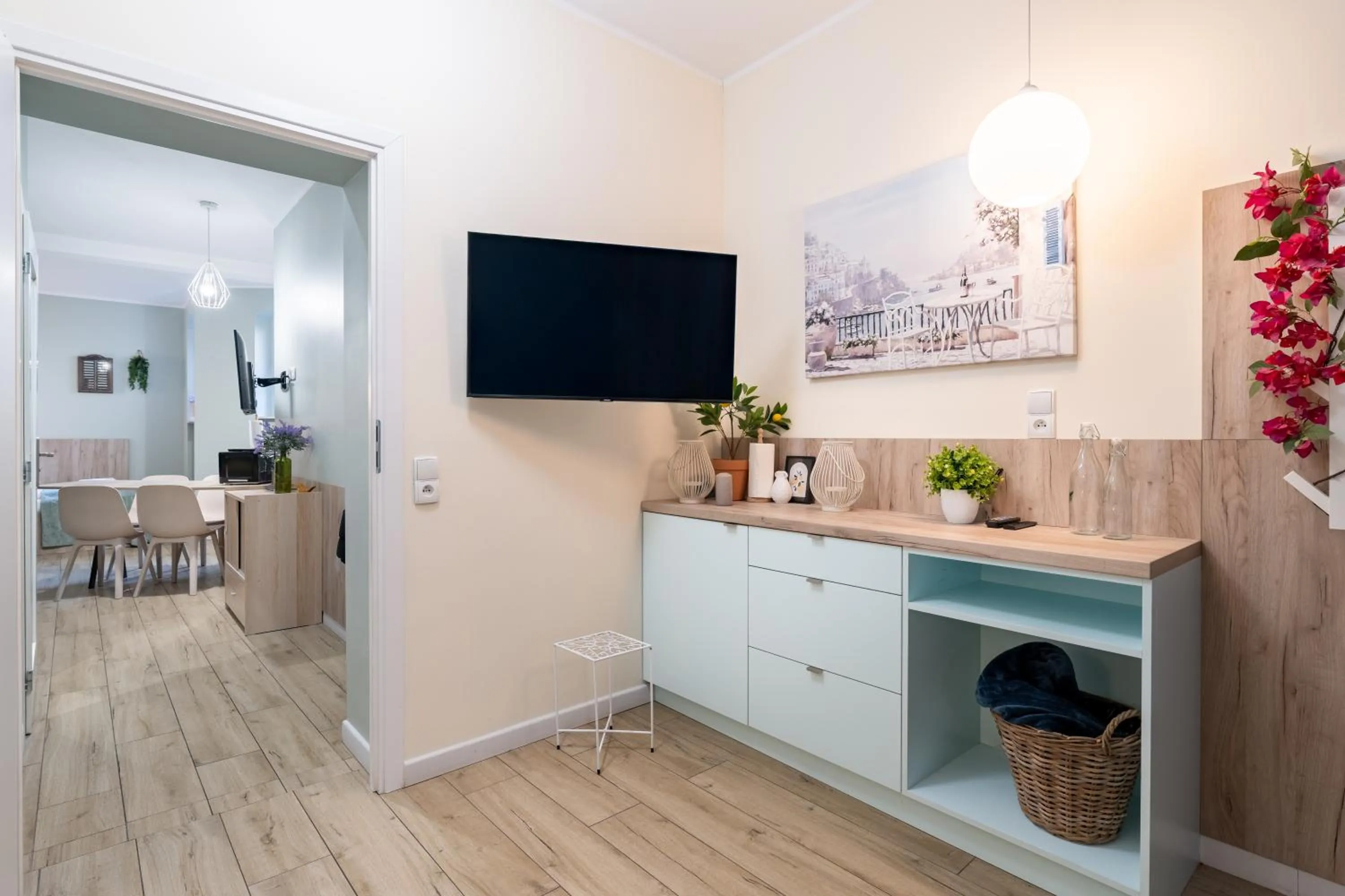 TV and multimedia in Aparthotel przy Bulwarze by Rentoom