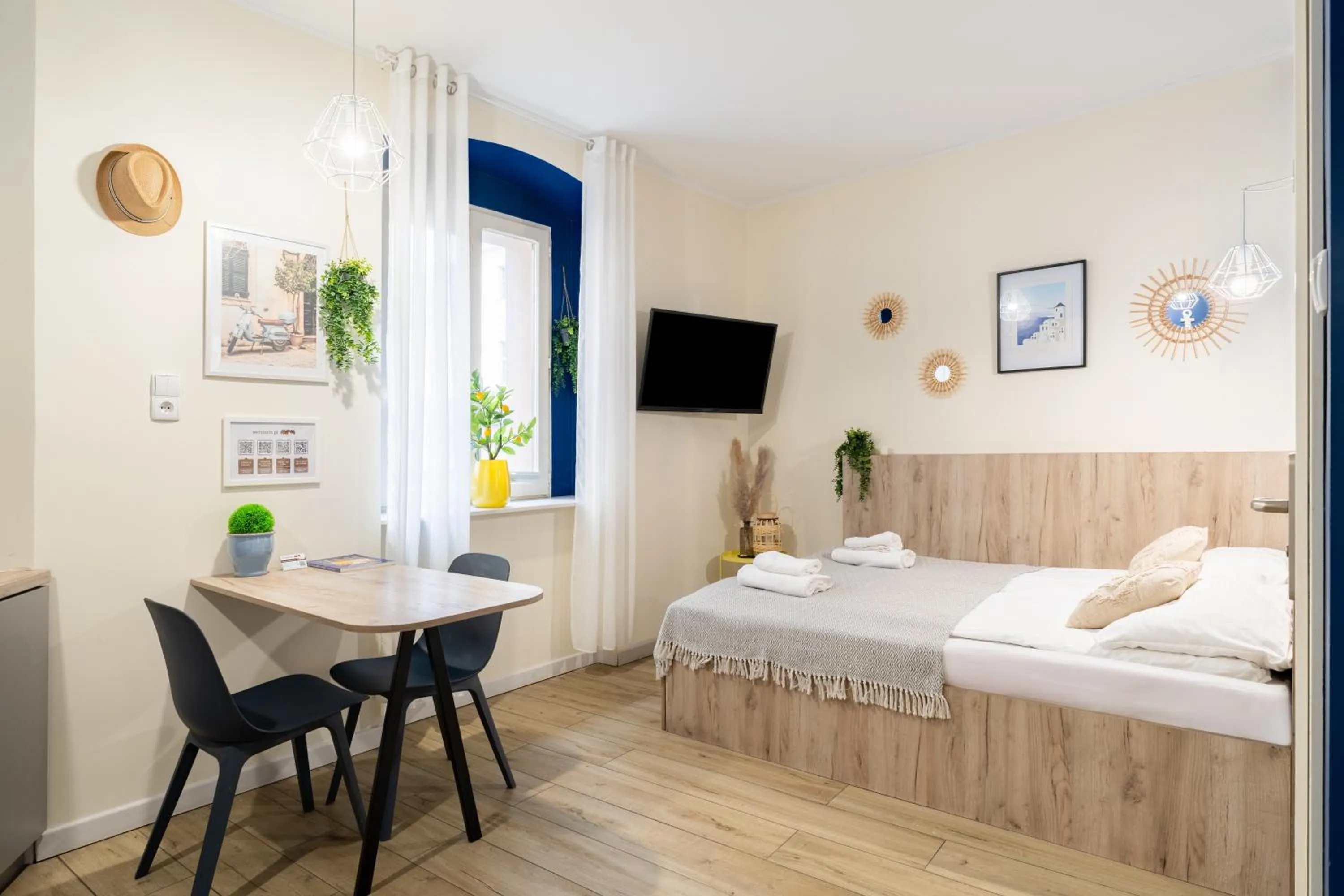 Kitchen or kitchenette, Bed in Aparthotel przy Bulwarze by Rentoom