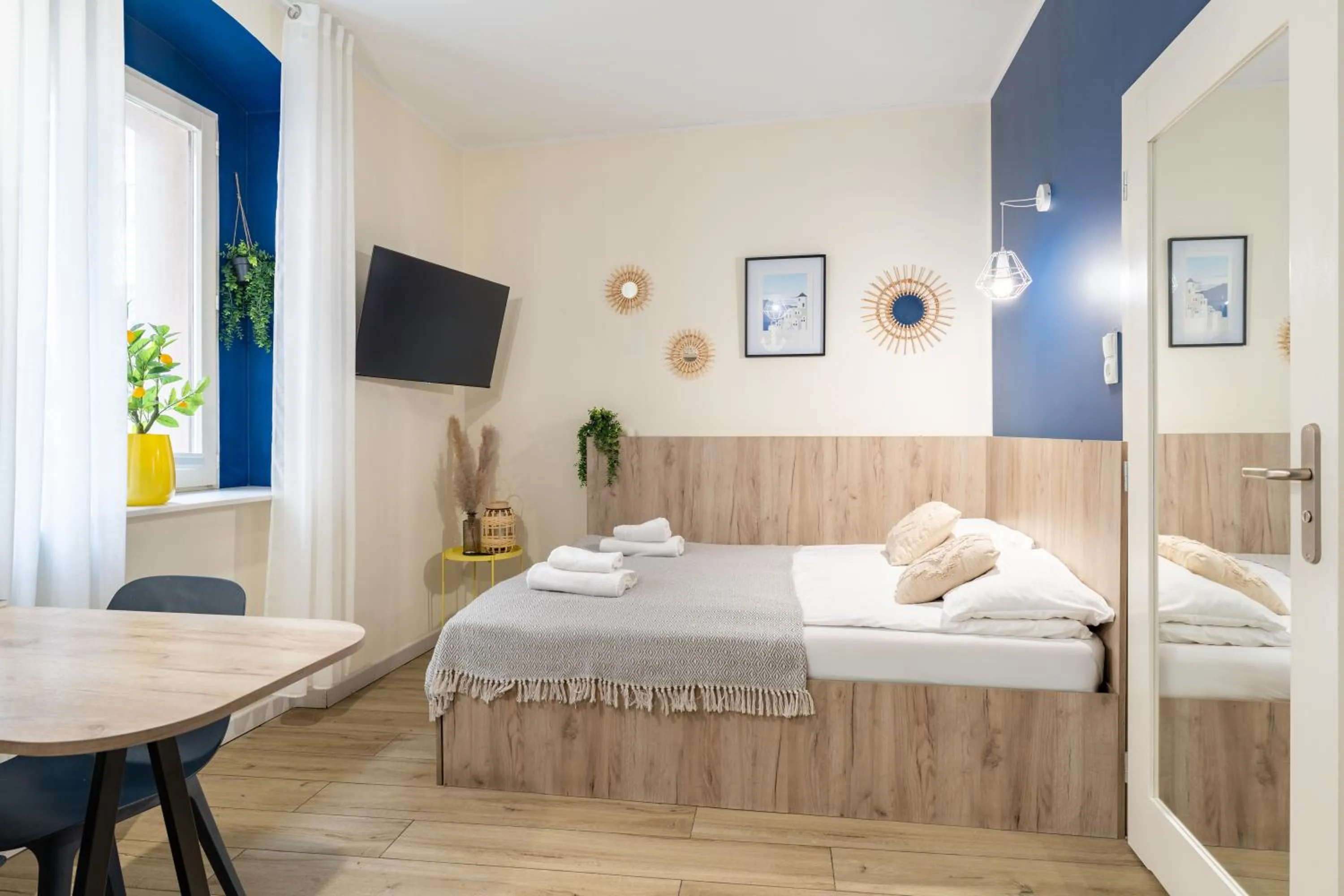 Photo of the whole room, Bed in Aparthotel przy Bulwarze by Rentoom