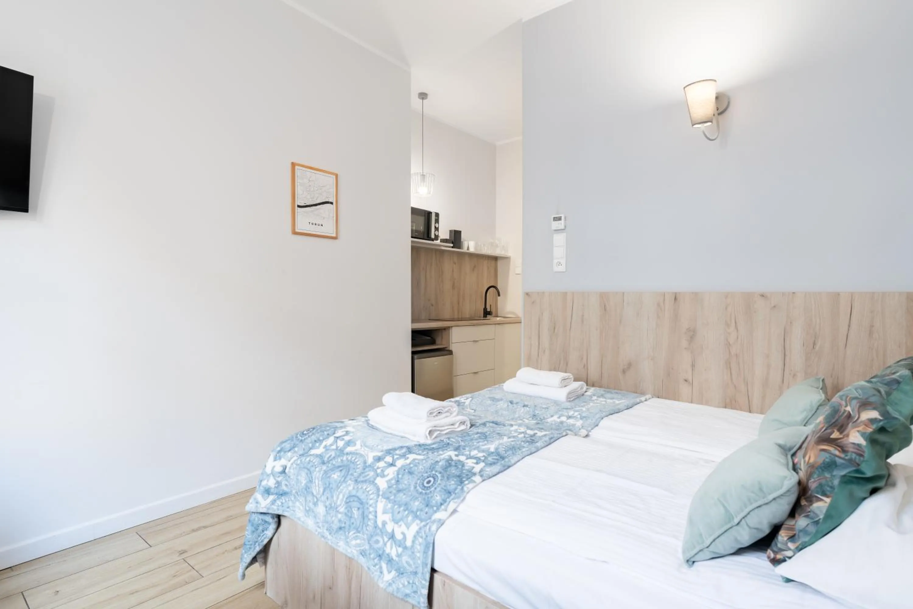 Kitchen or kitchenette, Bed in Aparthotel przy Bulwarze by Rentoom