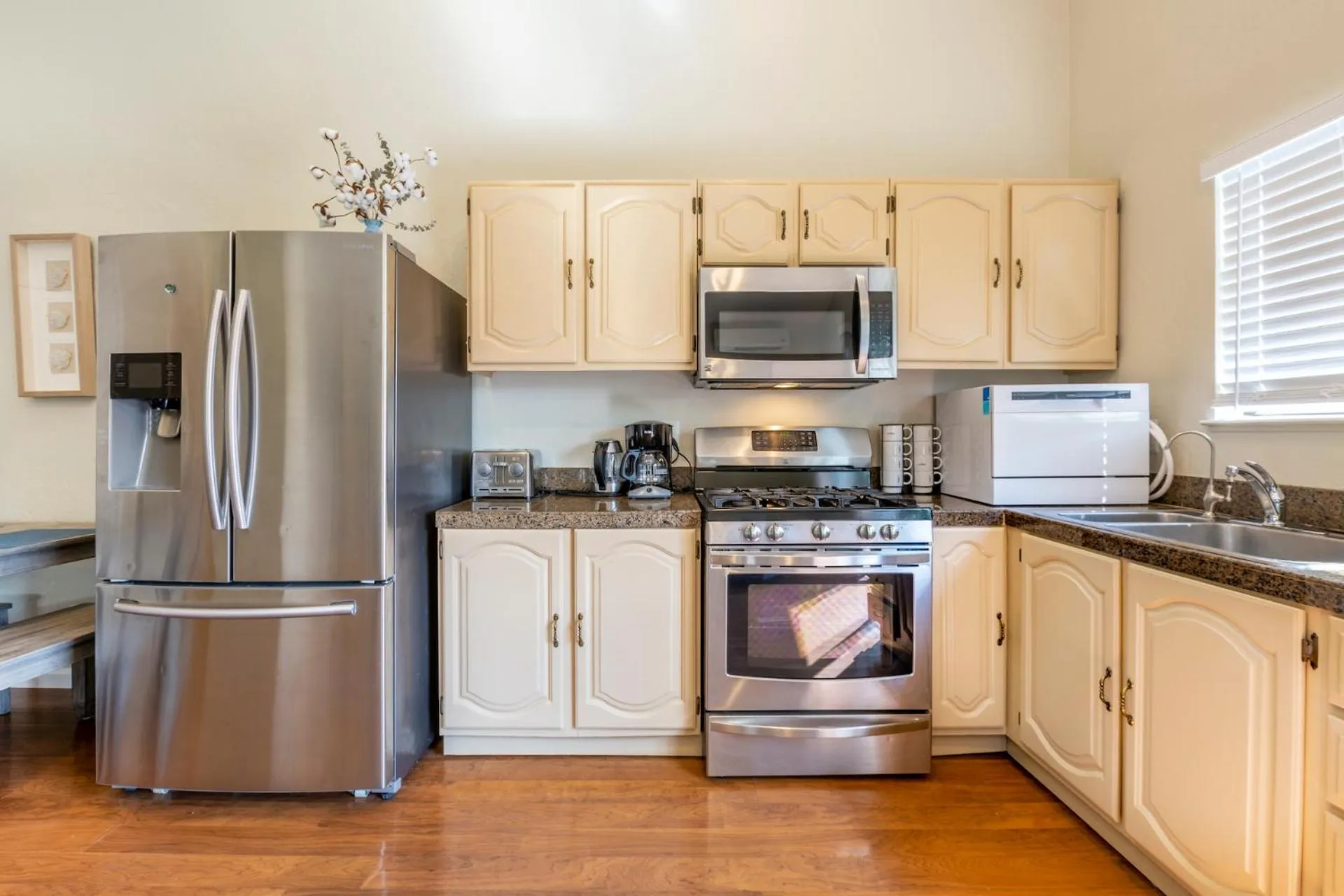 Kitchen or kitchenette in @ Marbella Lane 6BR Duplex in Downtown San Jose