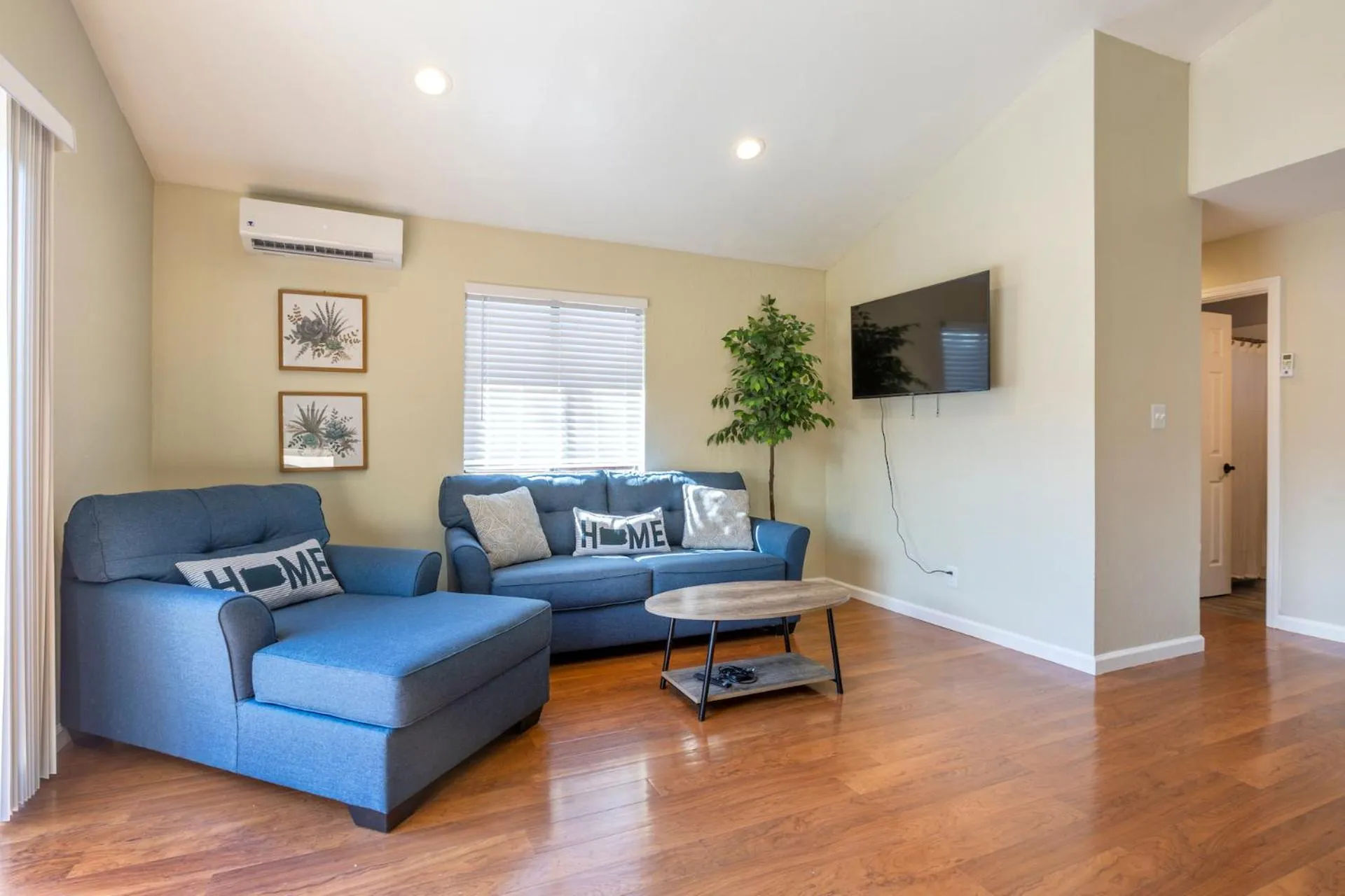 Living room in @ Marbella Lane 6BR Duplex in Downtown San Jose