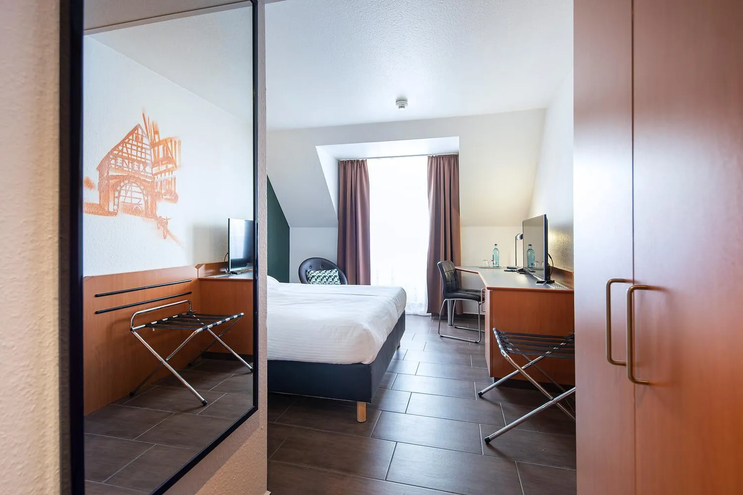 Photo of the whole room, Bed in ACHAT Hotel Heppenheim