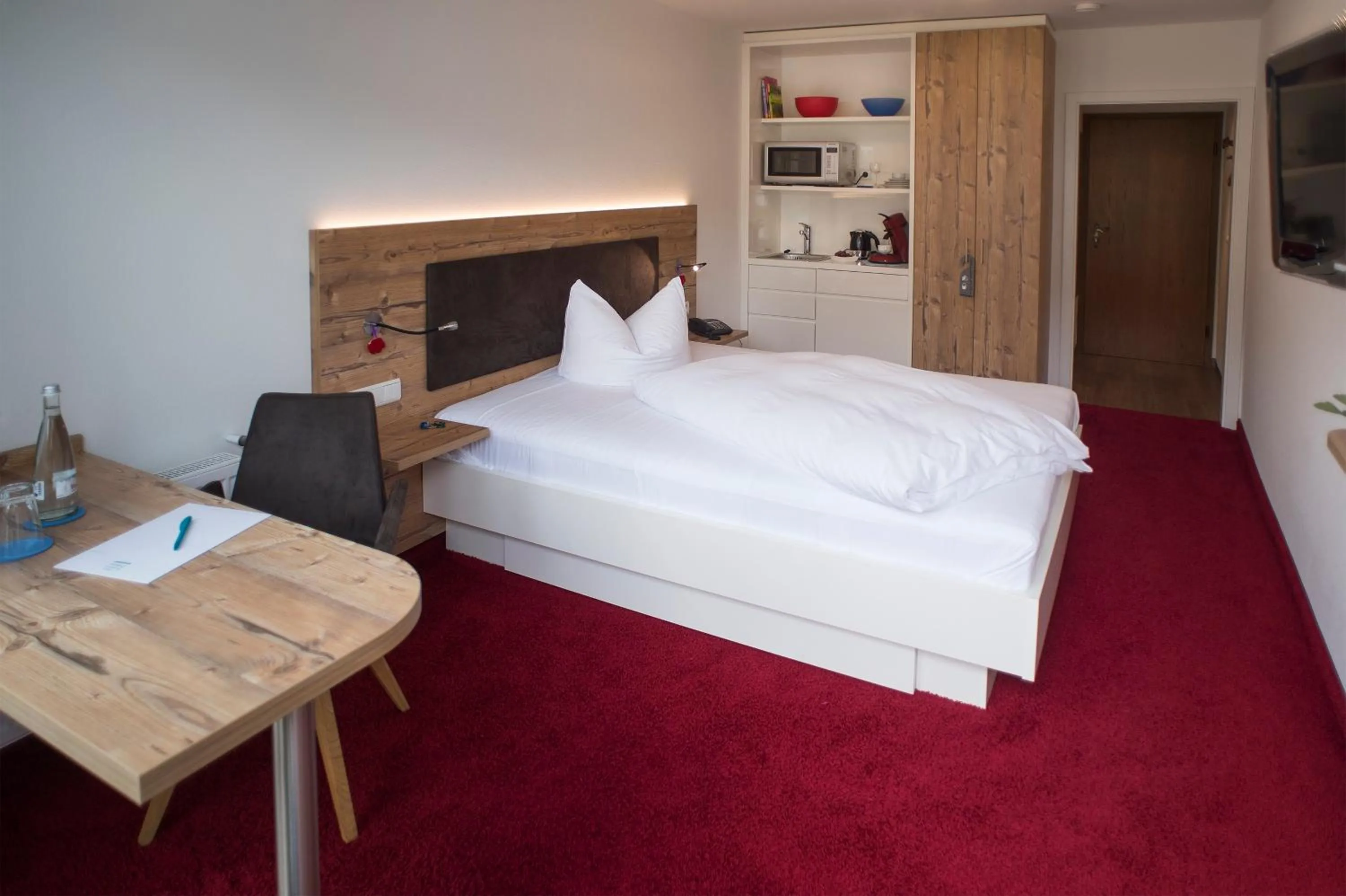 Decorative detail, Bed in Hotel Garni Schmieder’s Ochsen