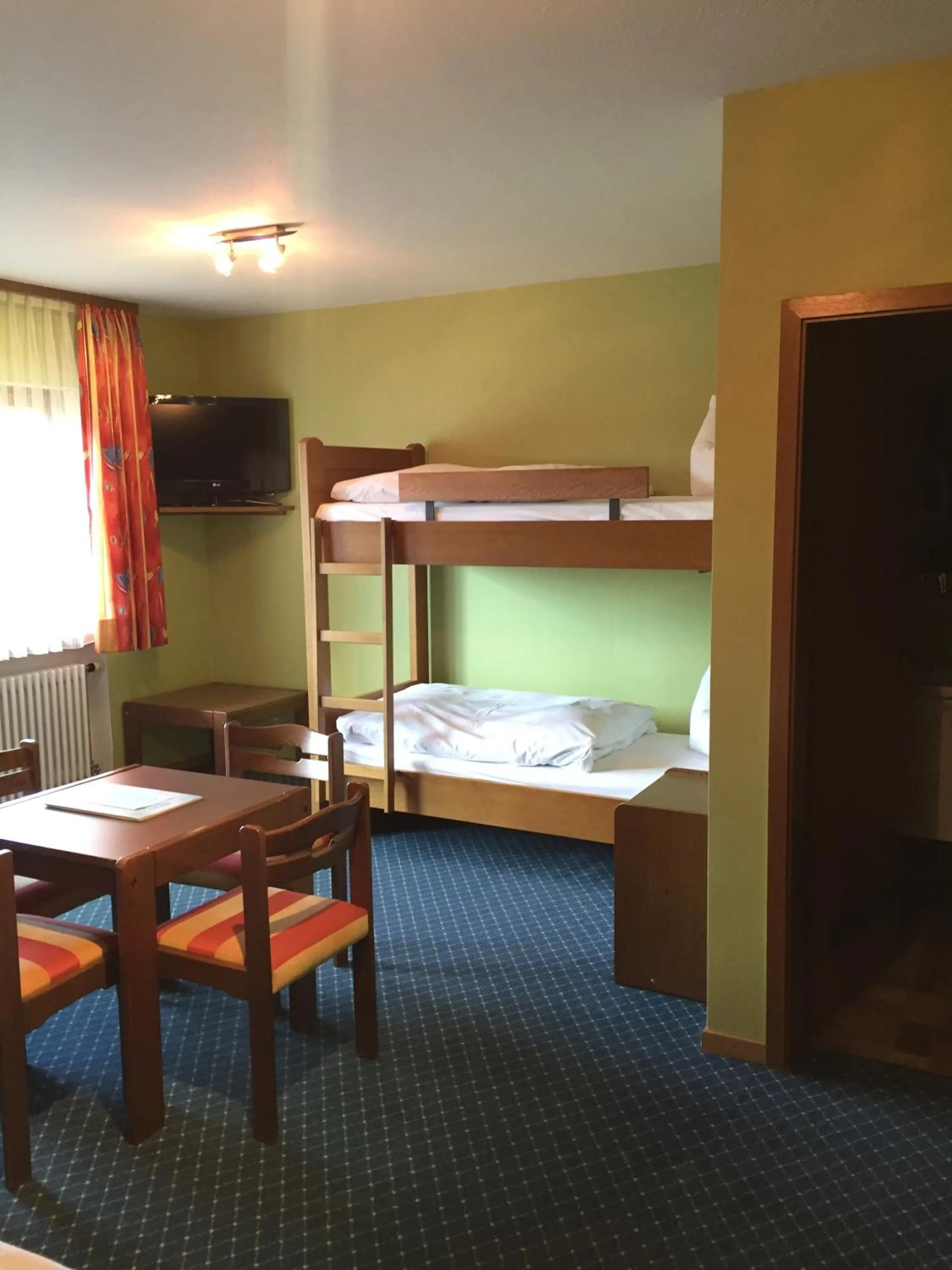 bunk bed, Bed in Hotel Garni Schmieder’s Ochsen