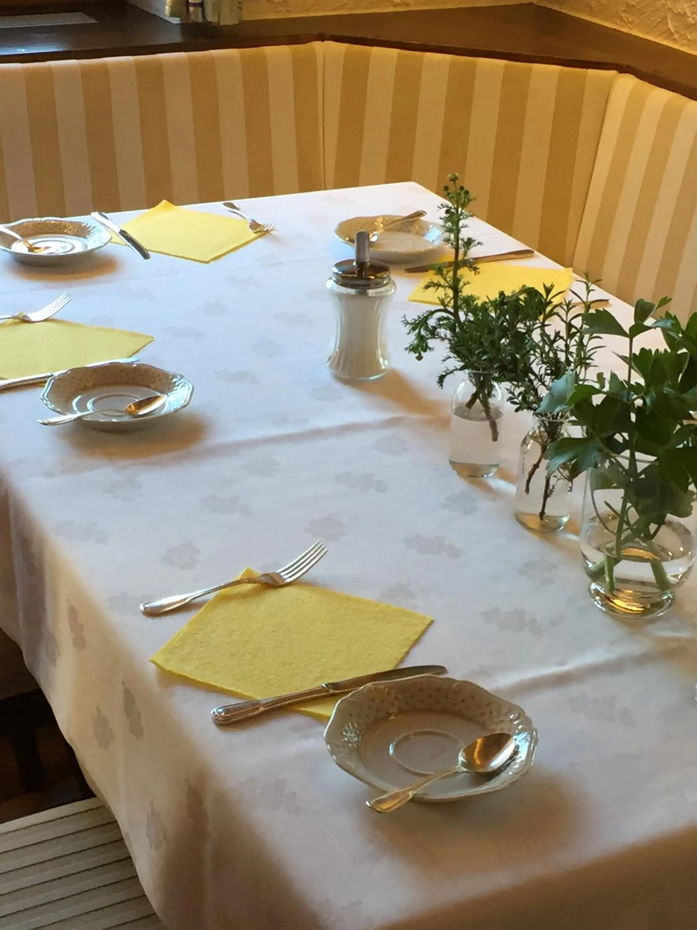 Food and drinks in Hotel Garni Schmieder’s Ochsen