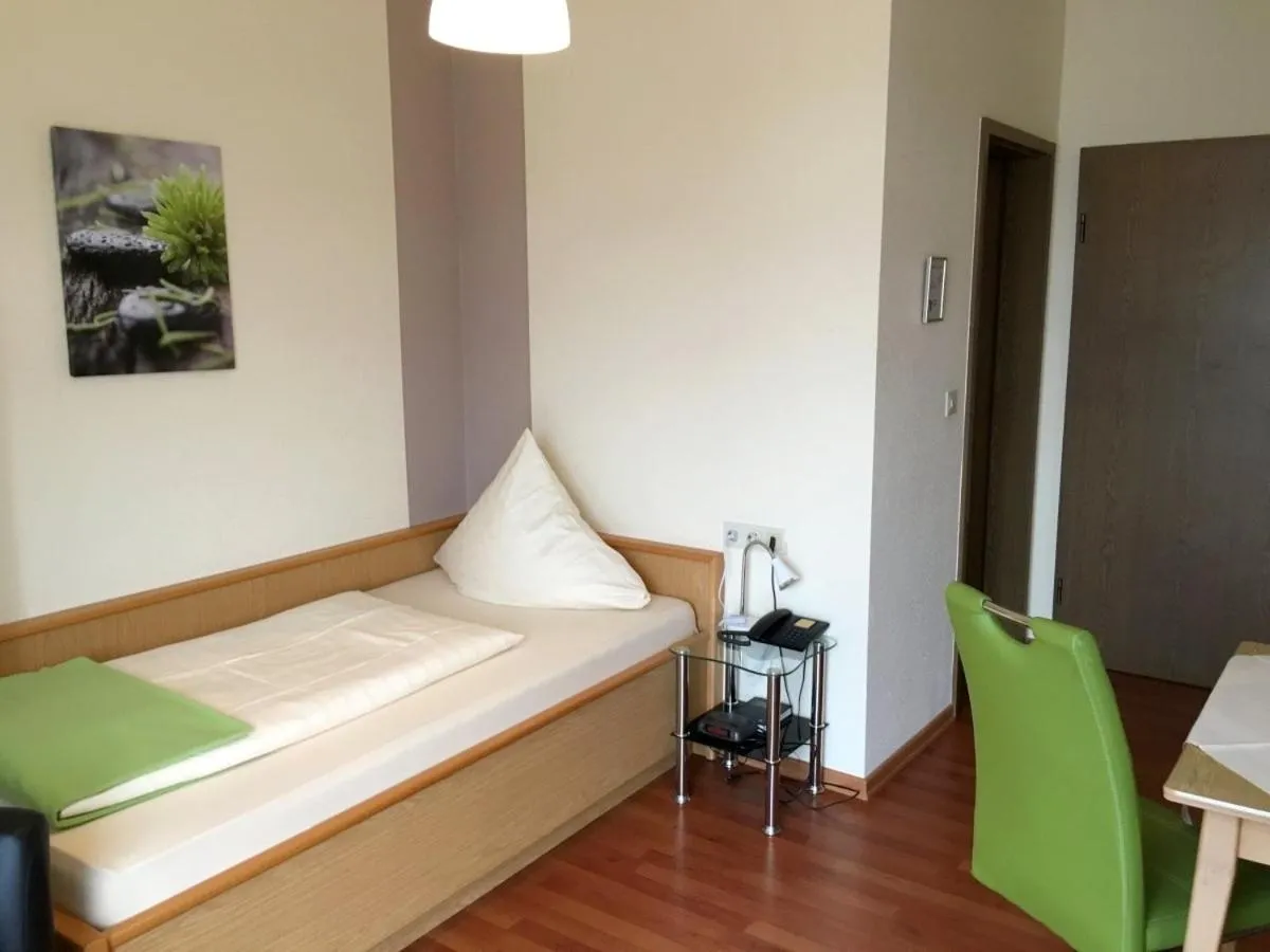 Bed in Hotel Garni am Goetheplatz
