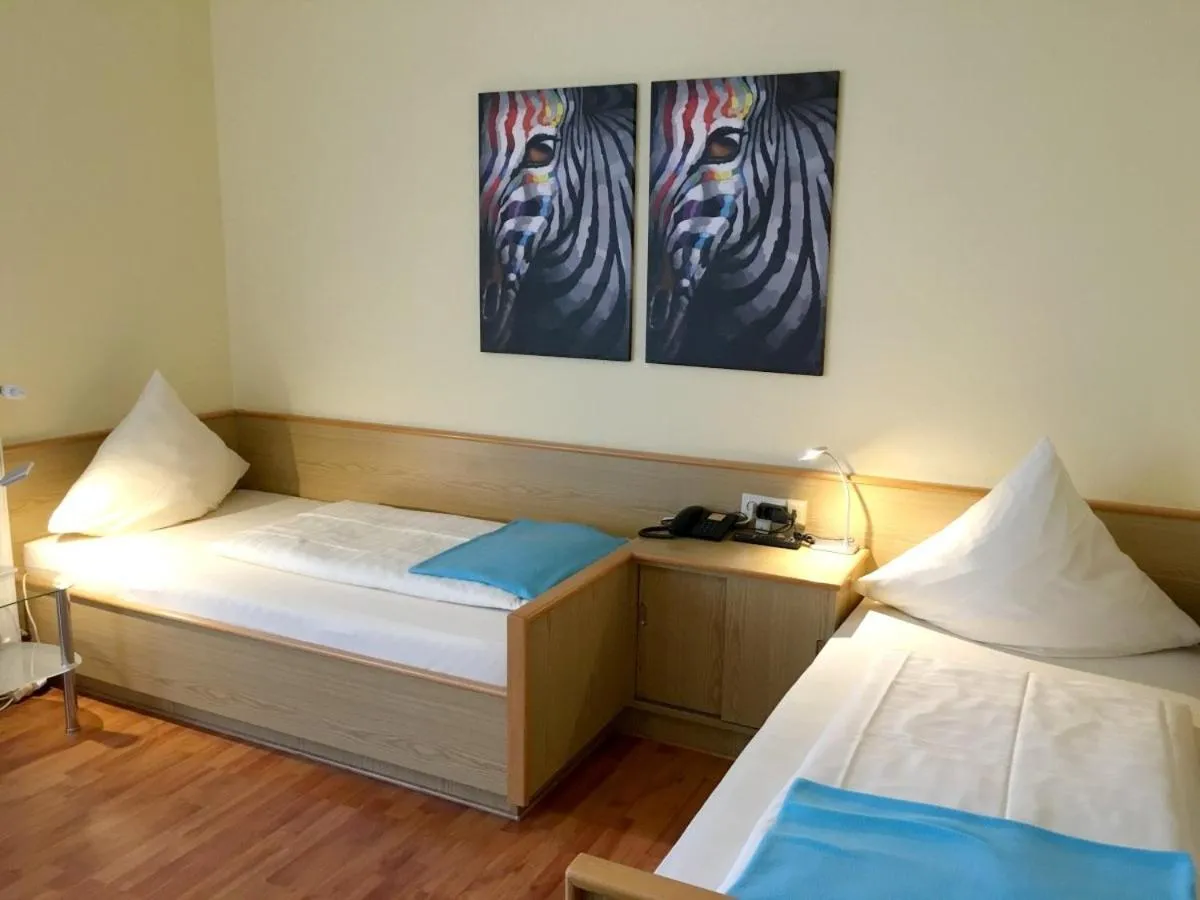 Bed in Hotel Garni am Goetheplatz