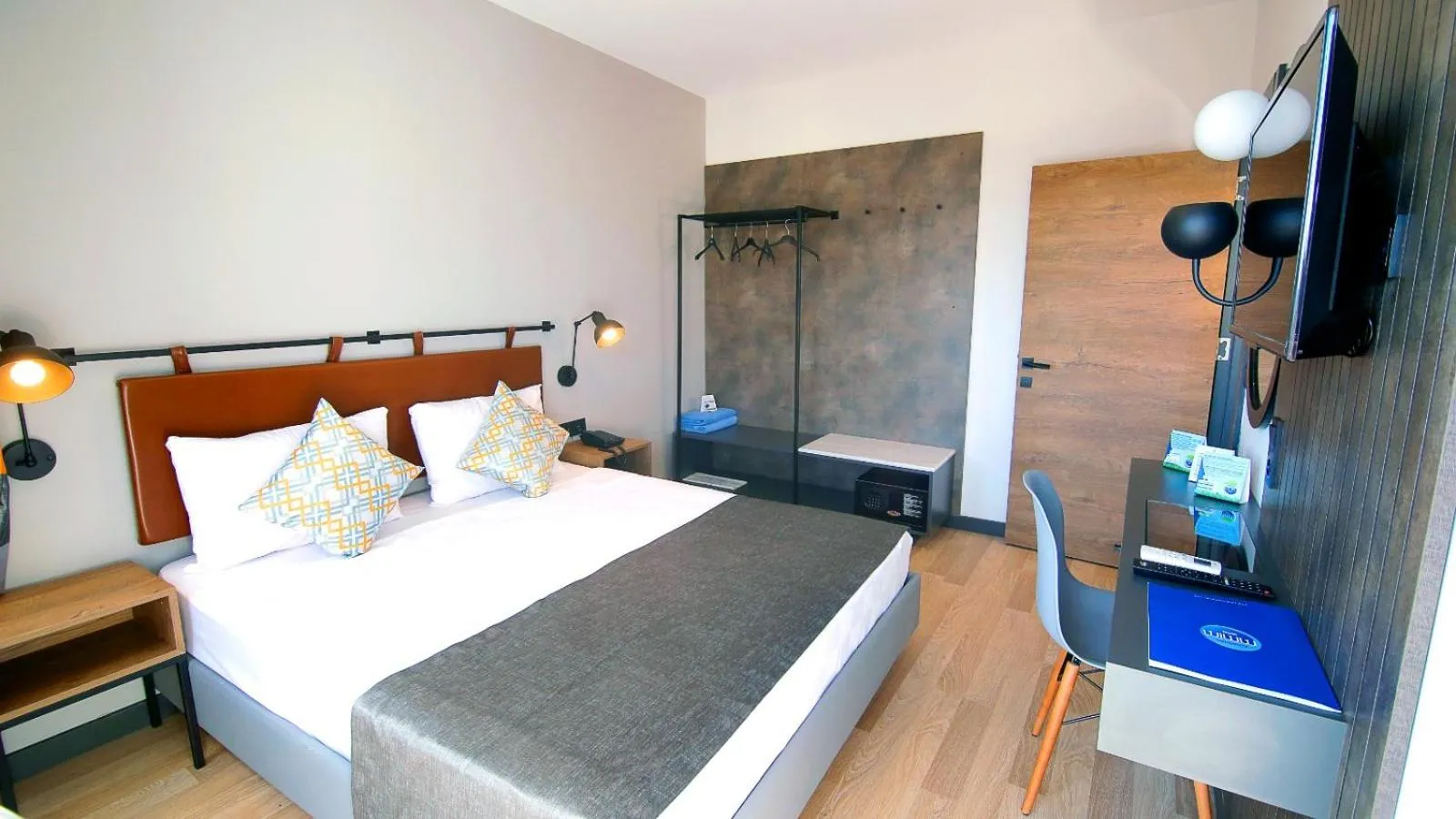 Photo of the whole room, Bed in Ramira Joy Hotel