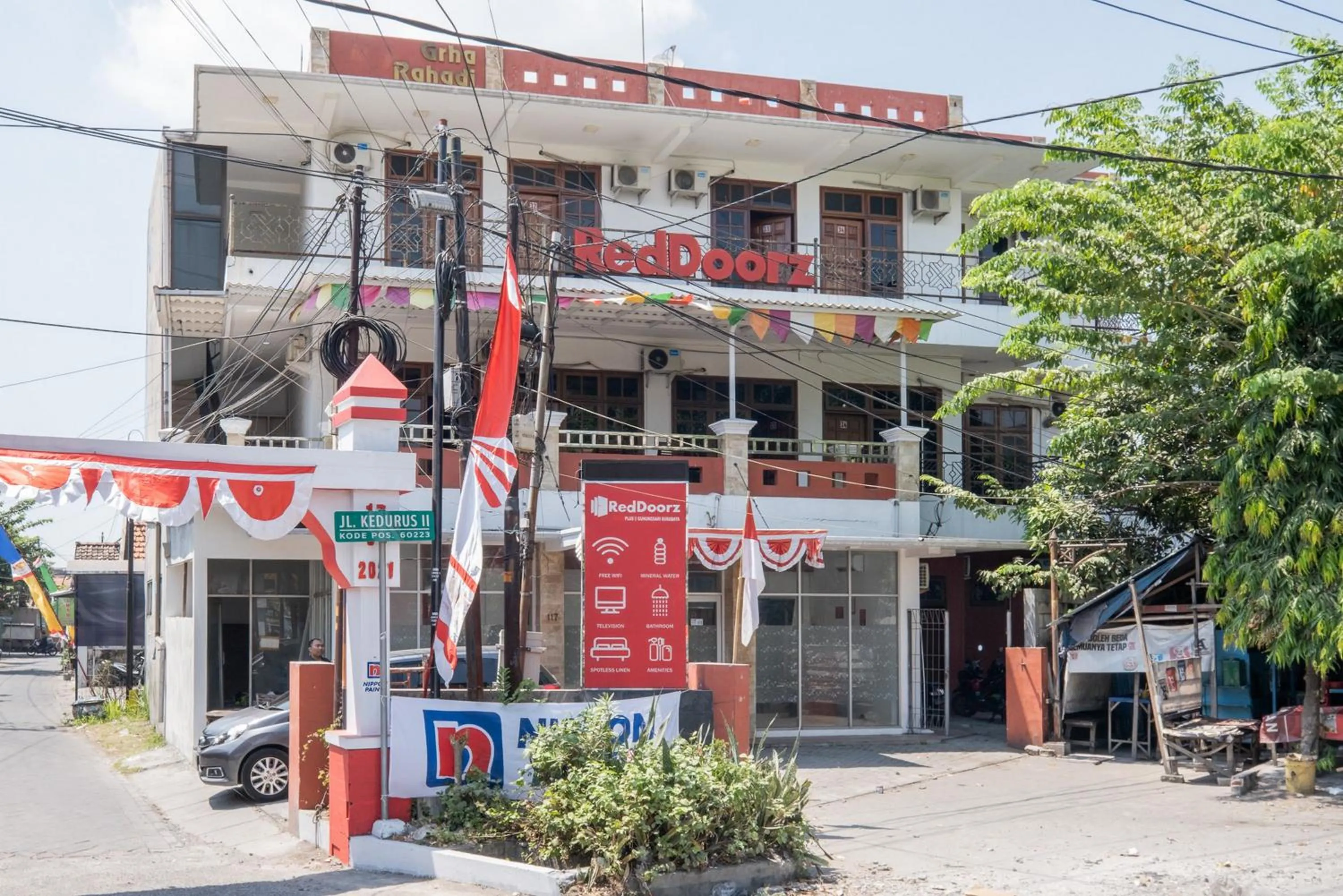 Property building in RedDoorz Plus @ Gunungsari Surabaya