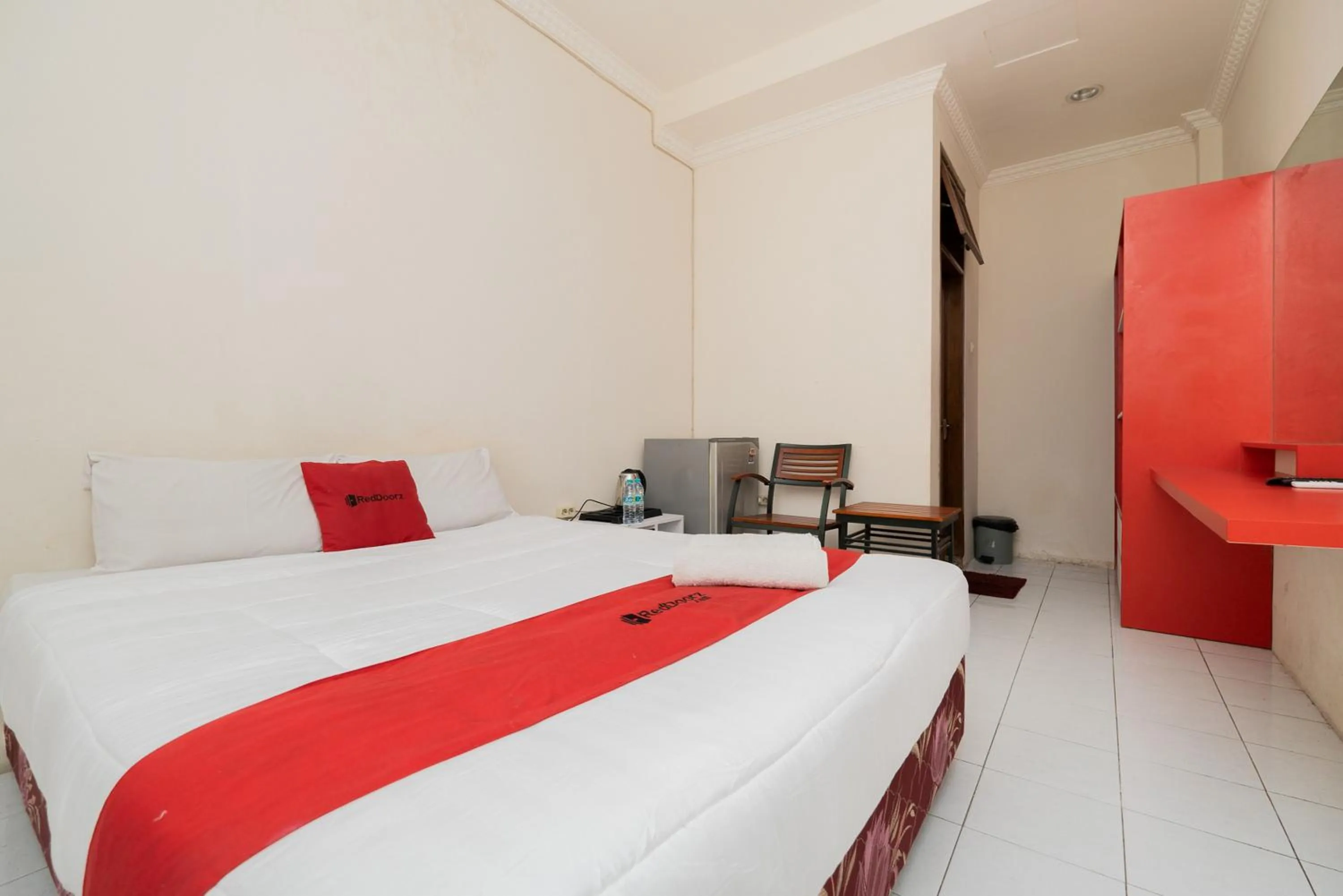 Bed in RedDoorz Plus @ Gunungsari Surabaya