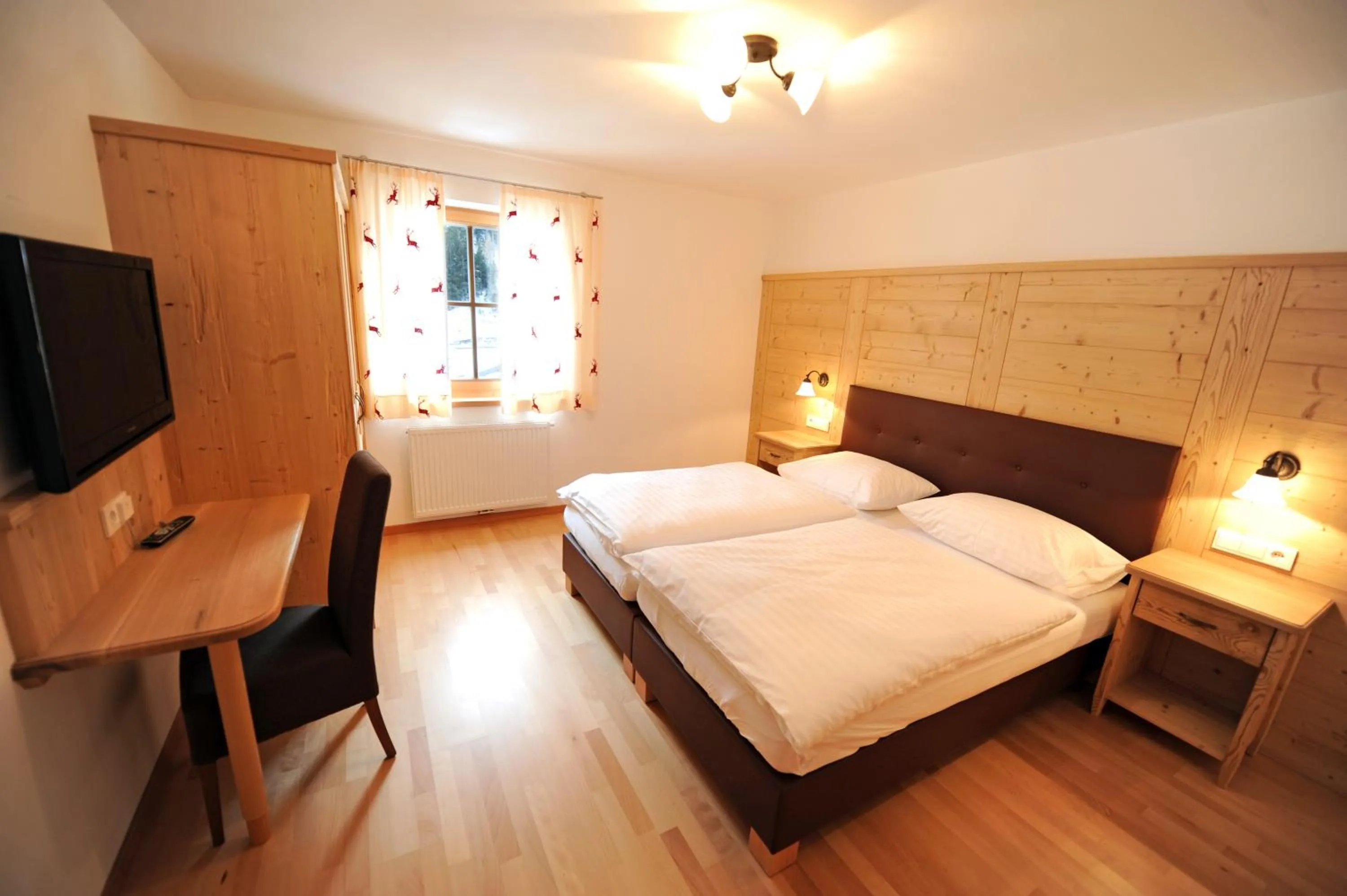 Bed in Apartments Restaurant Rusctlea