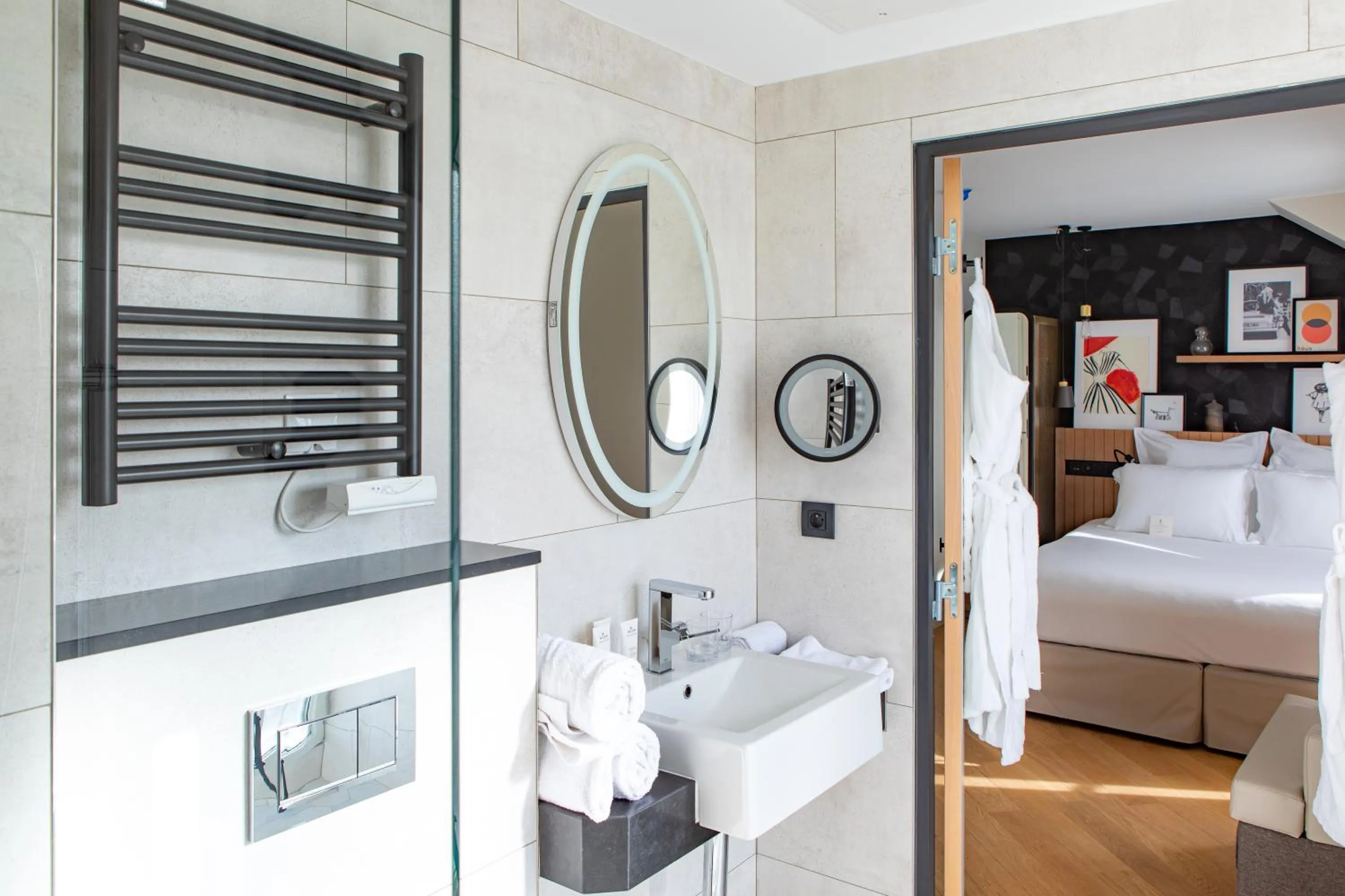 Bathroom, Bed in Maison Mère