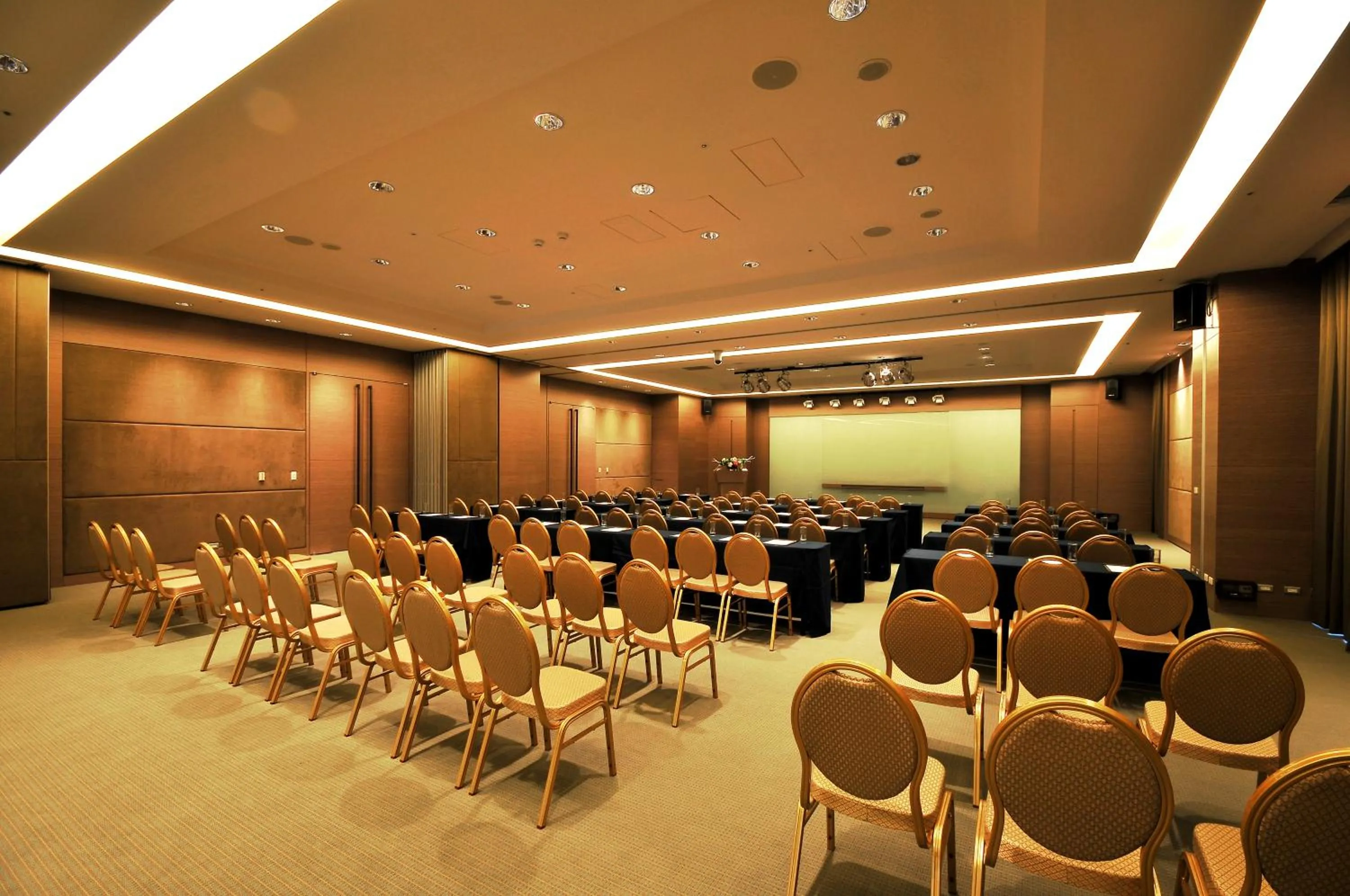 Business facilities in Academy Hotel