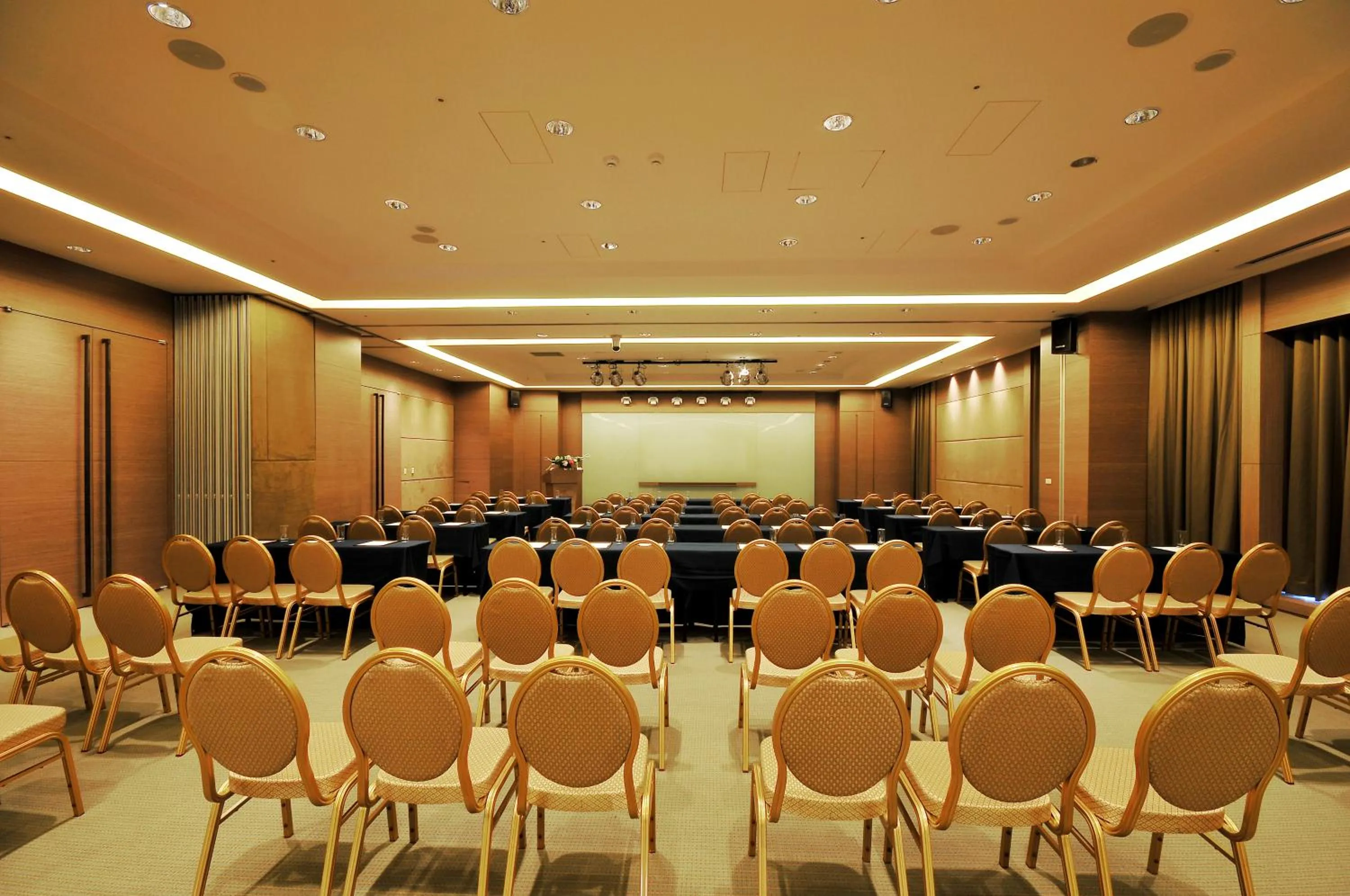 Business facilities in Academy Hotel