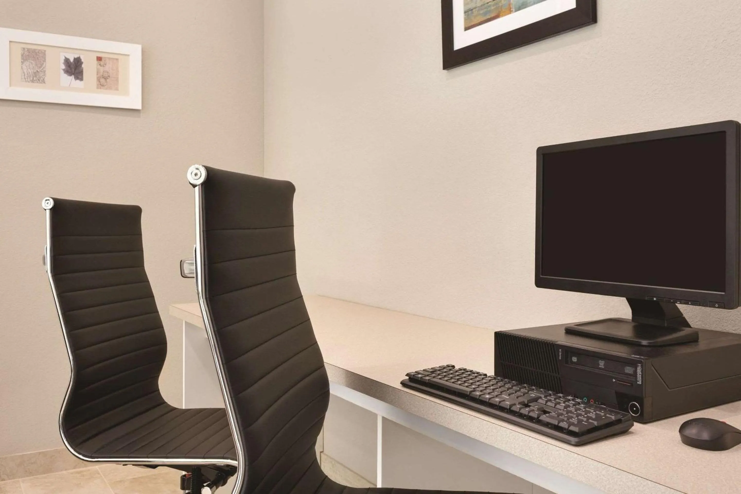 Business facilities in Country Inn & Suites by Radisson, Greensboro, NC