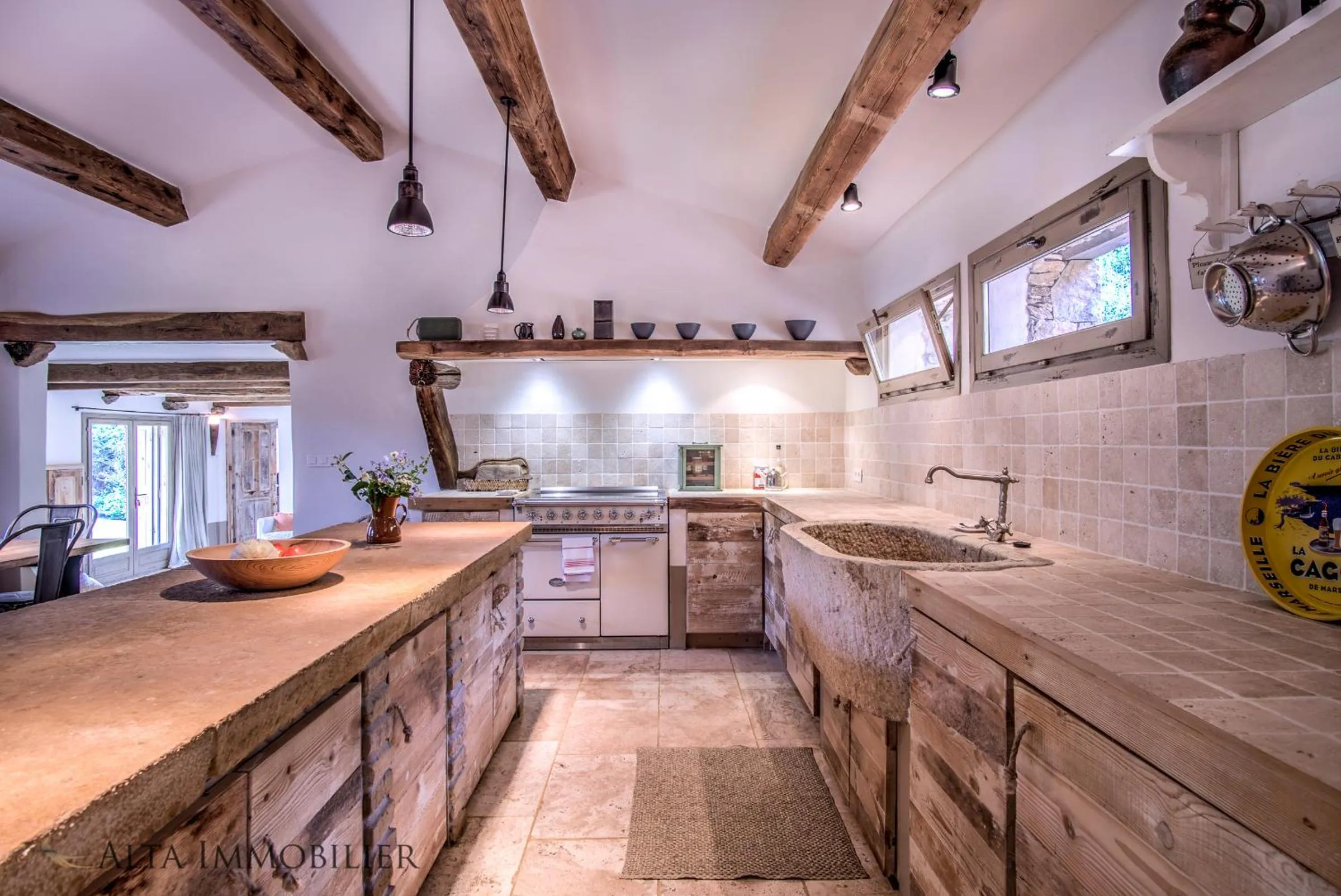 Kitchen or kitchenette in Villa Serenita Pallombaggia