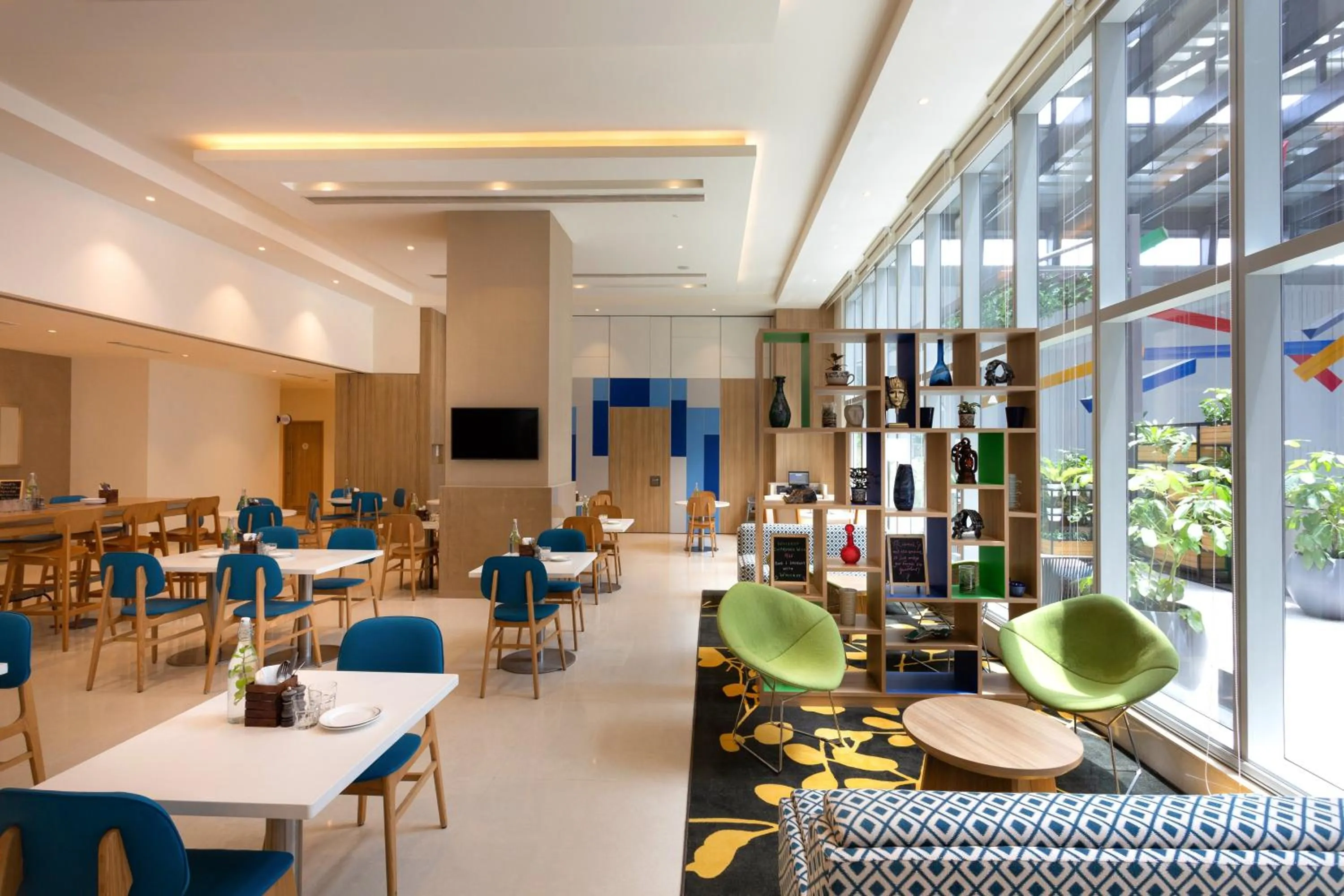 Restaurant/places to eat in Holiday Inn Express & Suites Bengaluru Old Madras Road by IHG