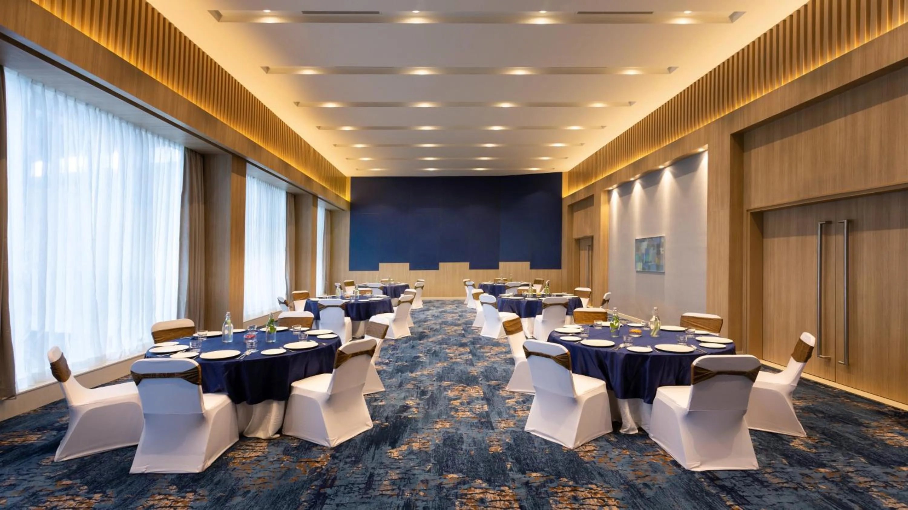 Banquet/Function facilities in Holiday Inn Express & Suites Bengaluru Old Madras Road by IHG