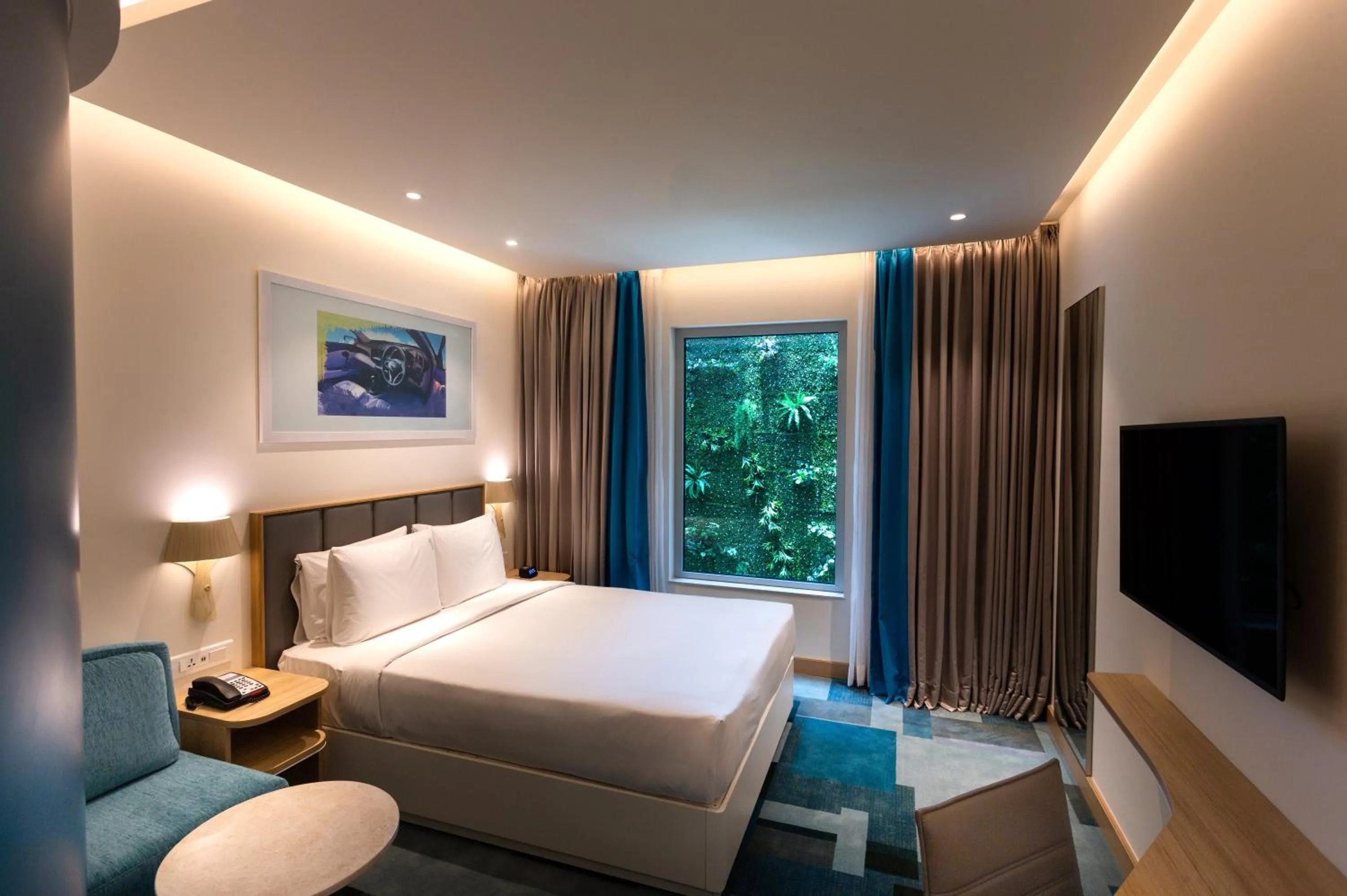 Photo of the whole room, Bed in Holiday Inn Express & Suites Bengaluru Old Madras Road by IHG