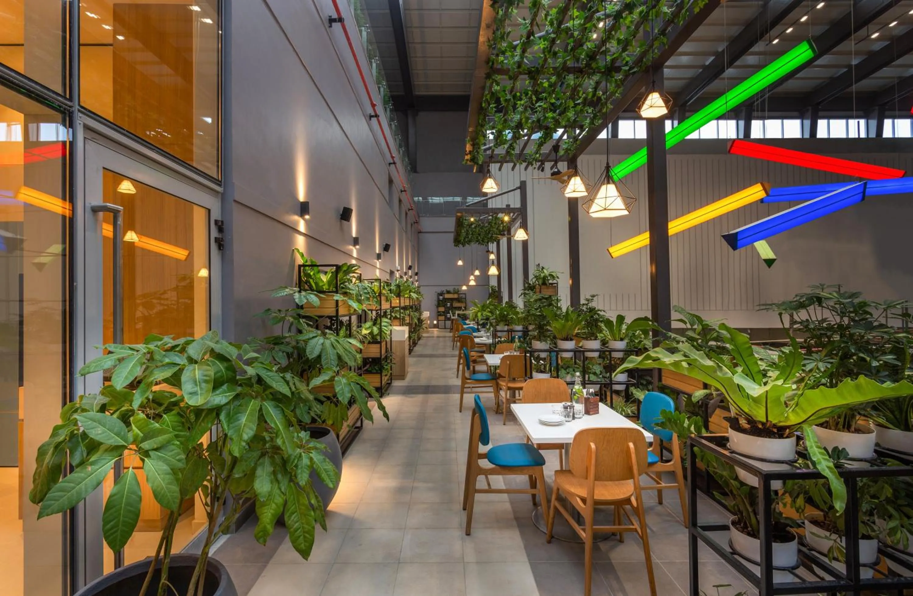 Restaurant/places to eat in Holiday Inn Express & Suites Bengaluru Old Madras Road by IHG