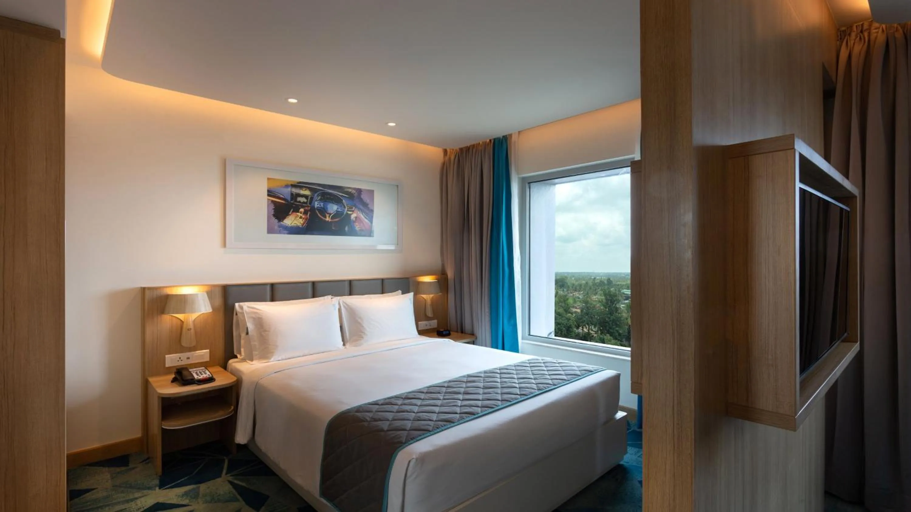 Photo of the whole room, Bed in Holiday Inn Express & Suites Bengaluru Old Madras Road by IHG