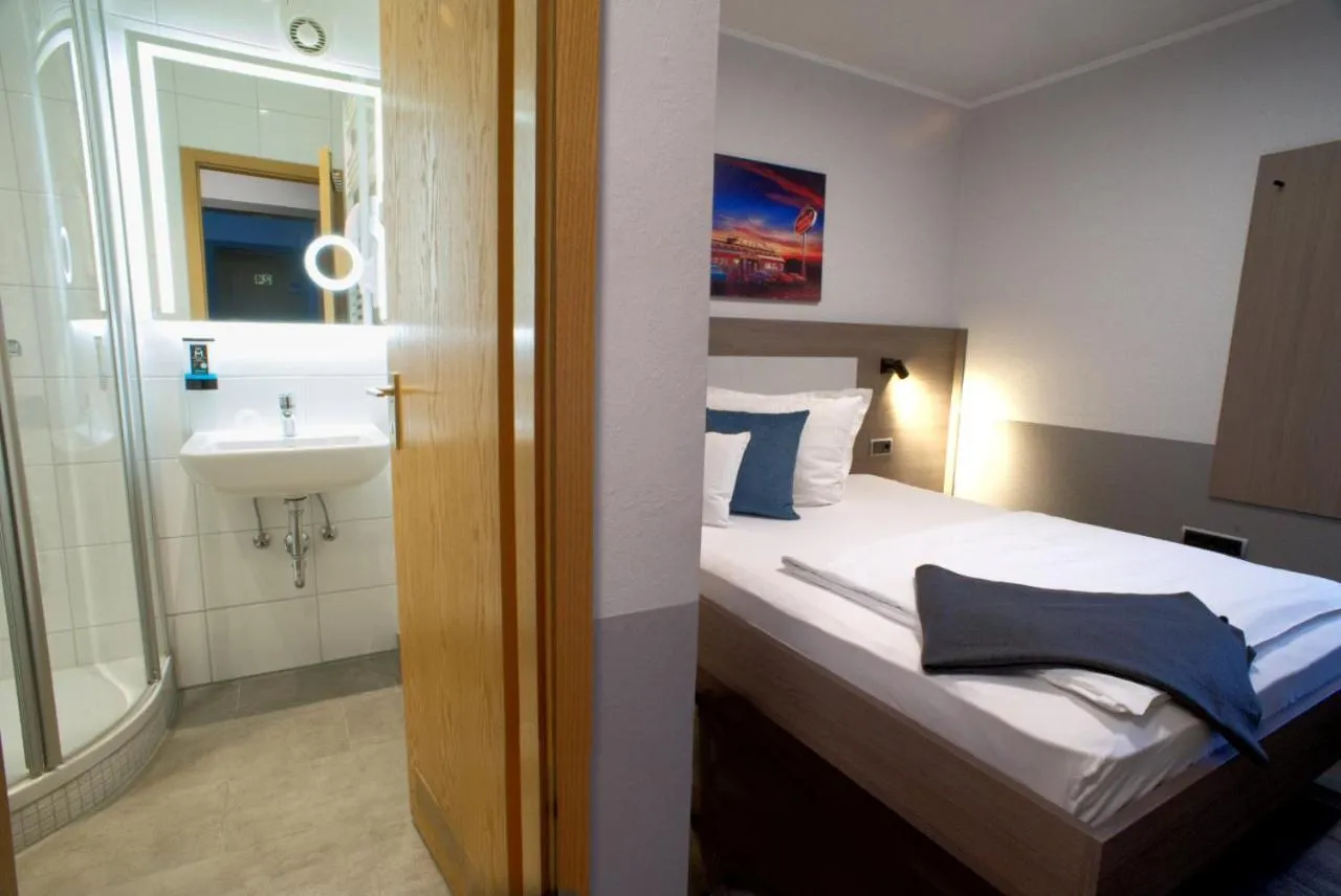 Photo of the whole room, Bed in Hotel-Restaurant Fück