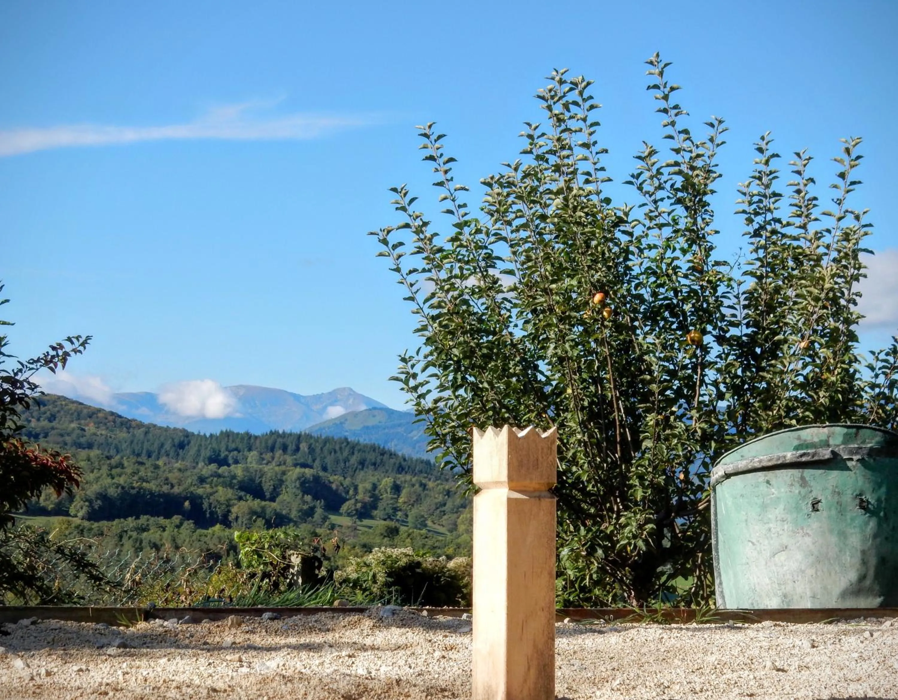 Mountain view in Infocus-Du-Sud