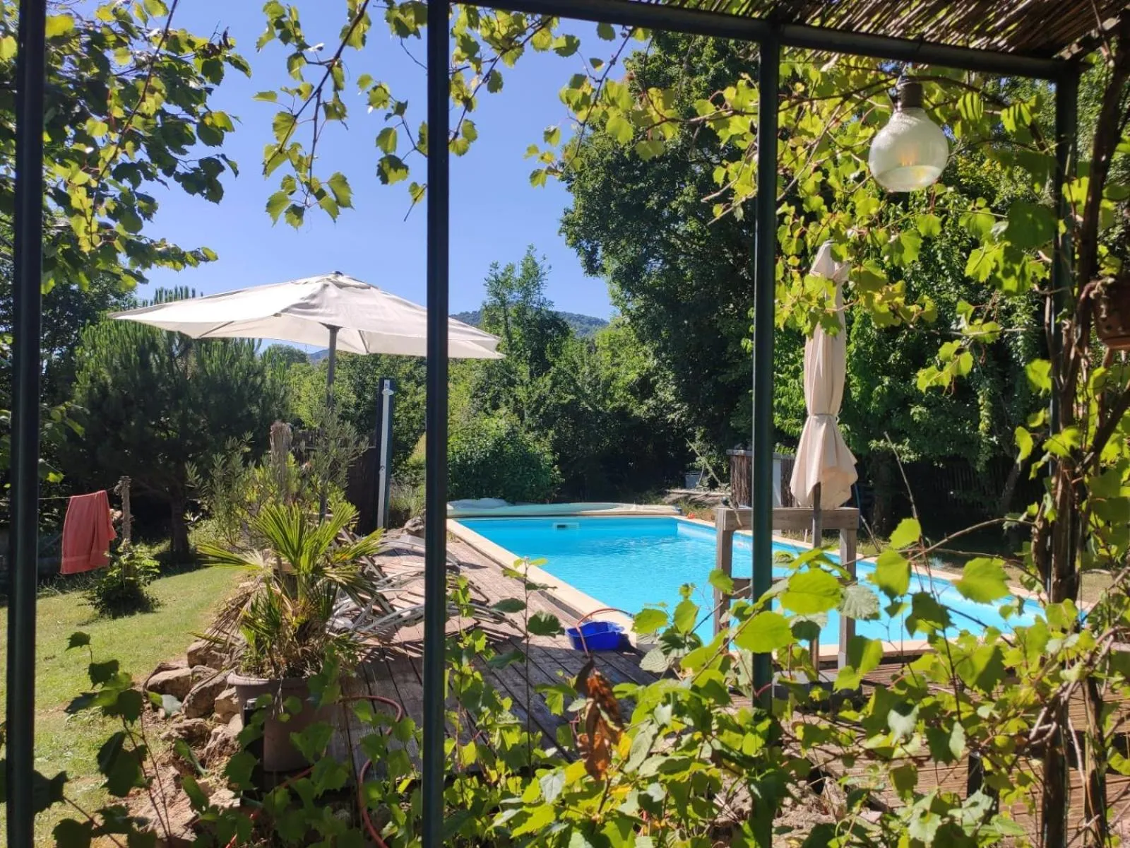 Swimming pool in Infocus-Du-Sud