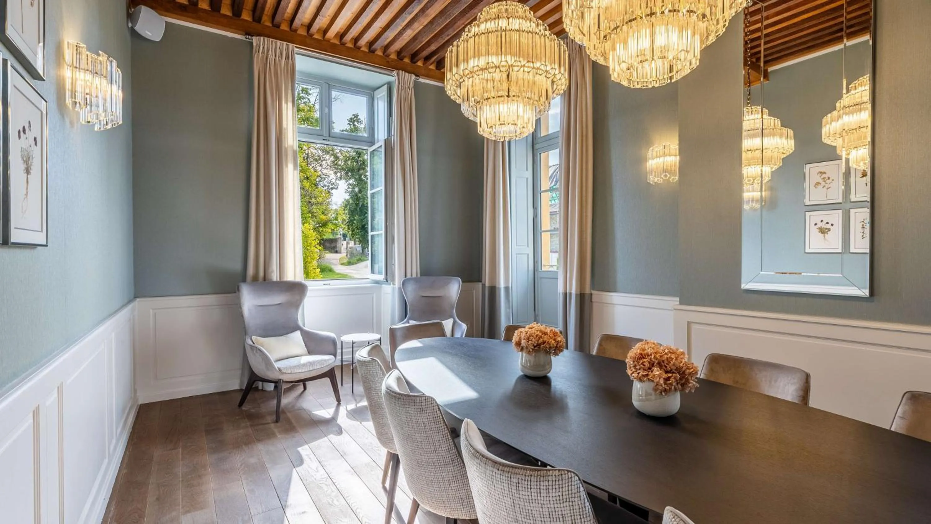 Meeting/conference room in Domaine de Dolomieu Hotel & Spa - BW Premier Collection