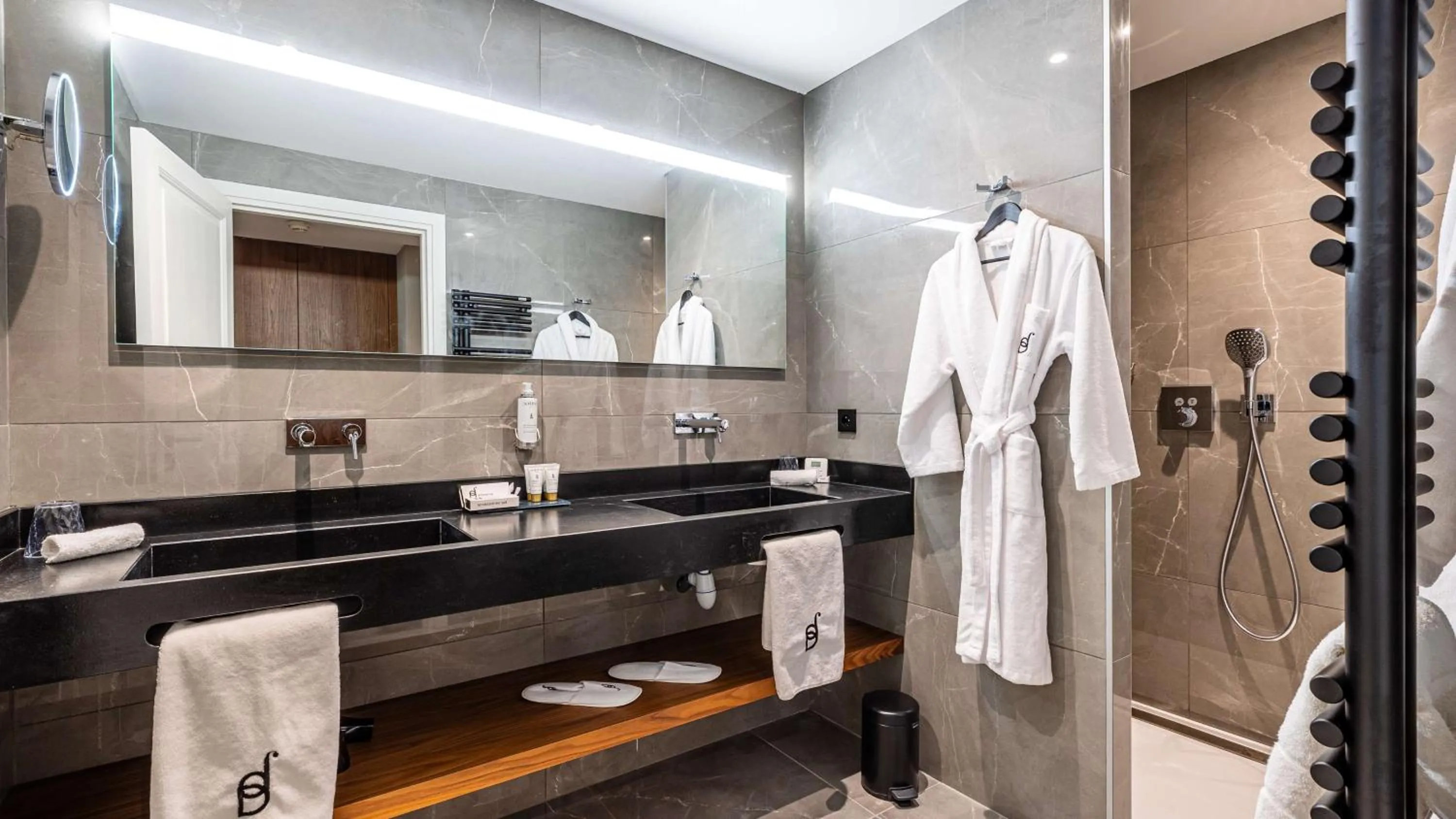 Shower in Domaine de Dolomieu Hotel & Spa - BW Premier Collection