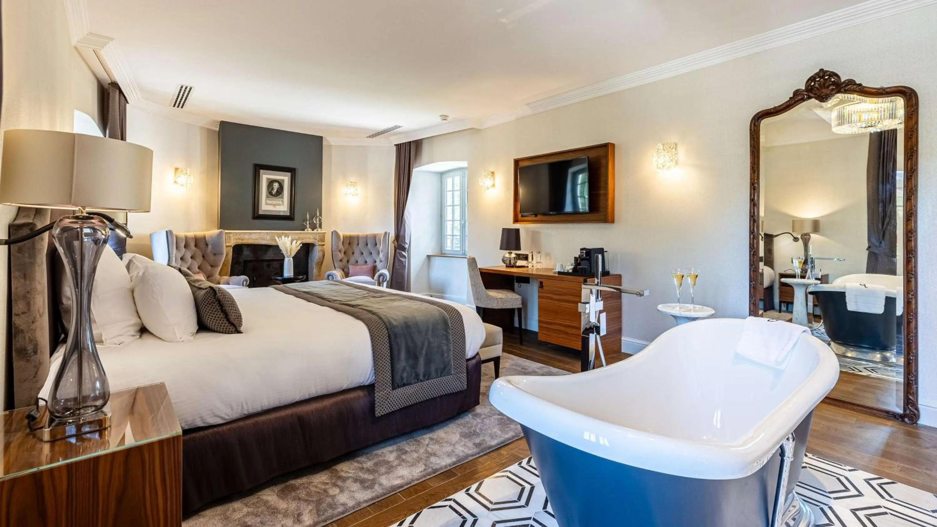 Bedroom, Bed in Domaine de Dolomieu Hotel & Spa - BW Premier Collection