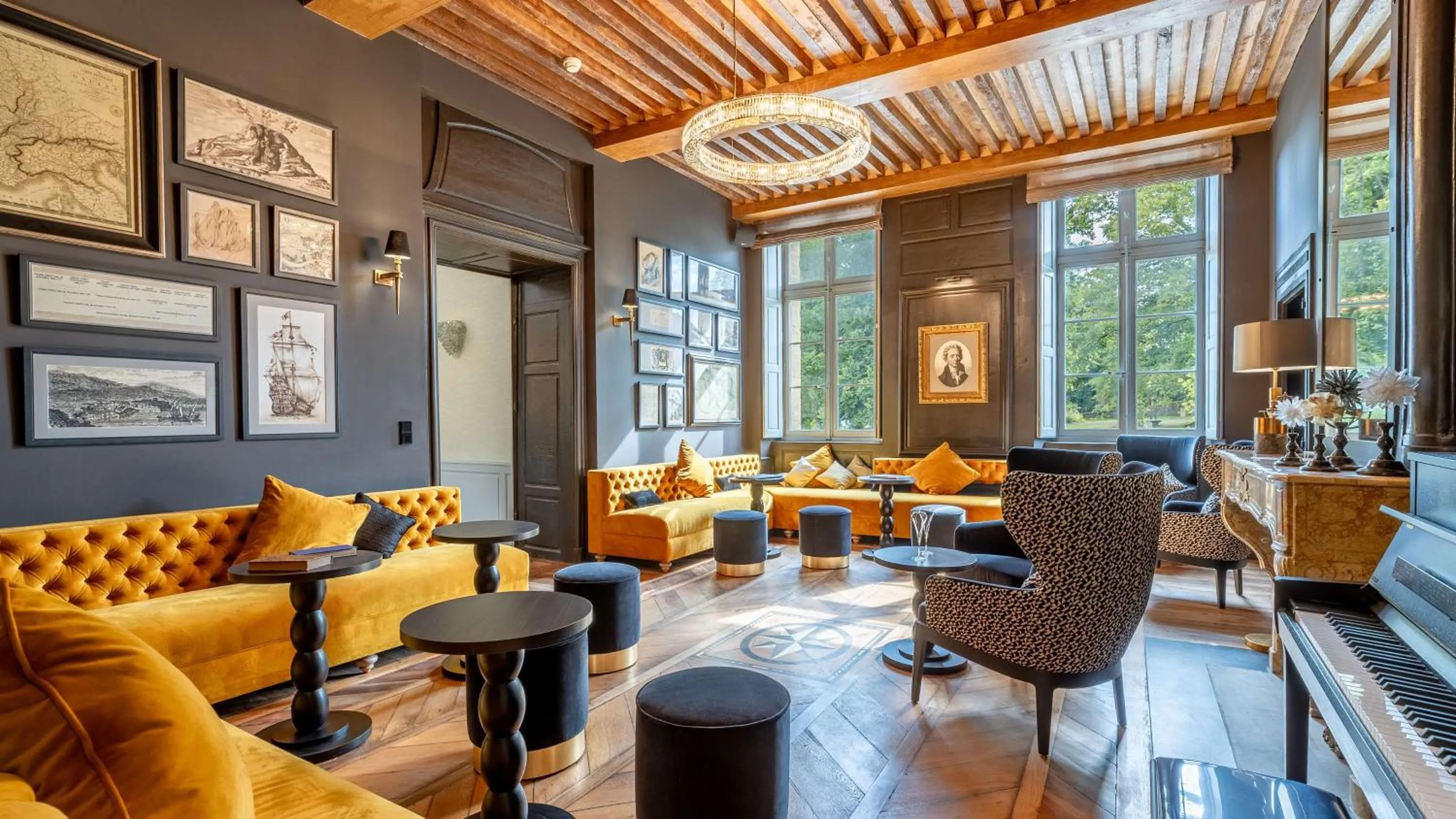 Lounge or bar in Domaine de Dolomieu Hotel & Spa - BW Premier Collection