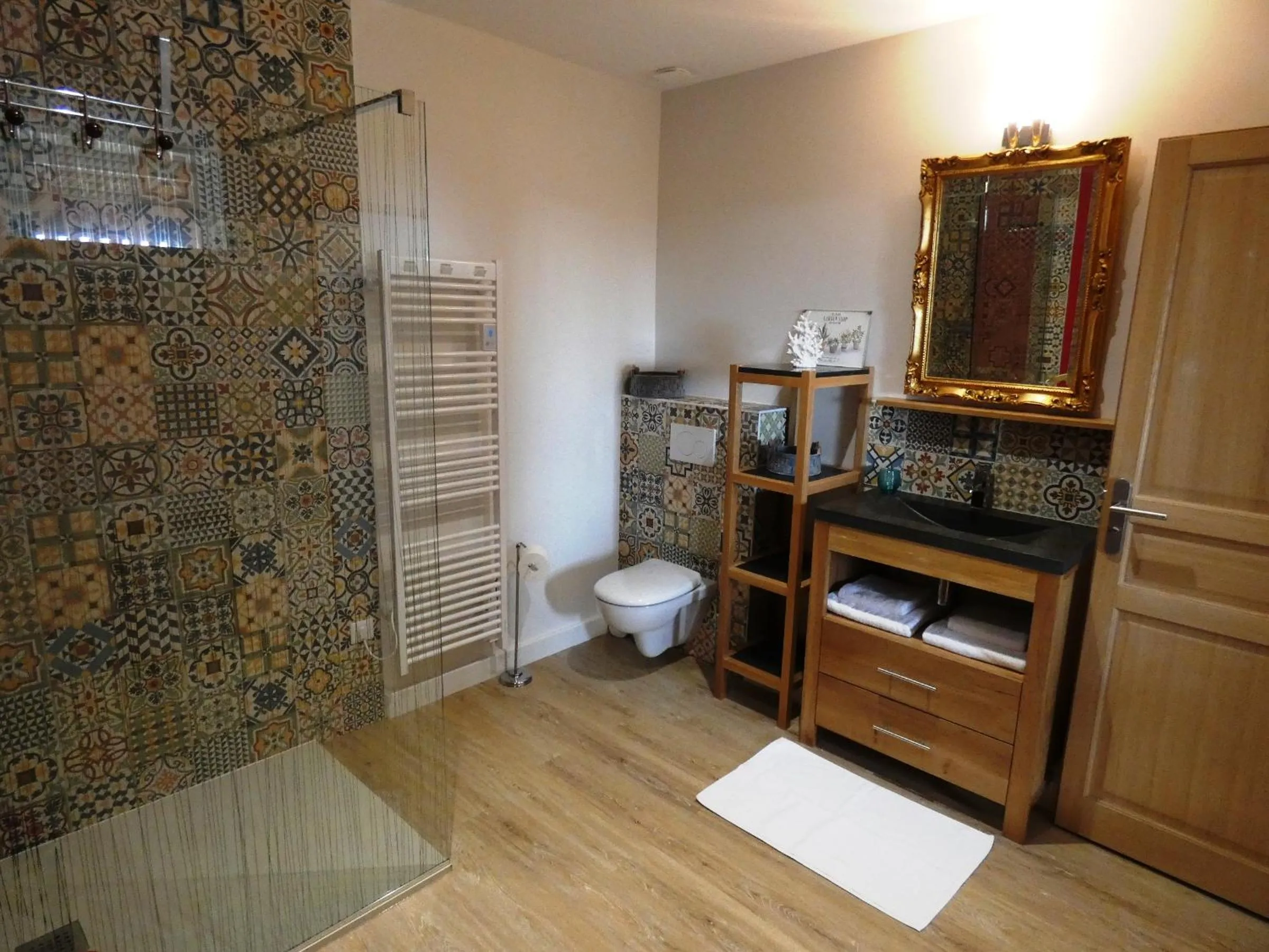 Shower in Le Clos De Quintaine Chambres d'Hôtes