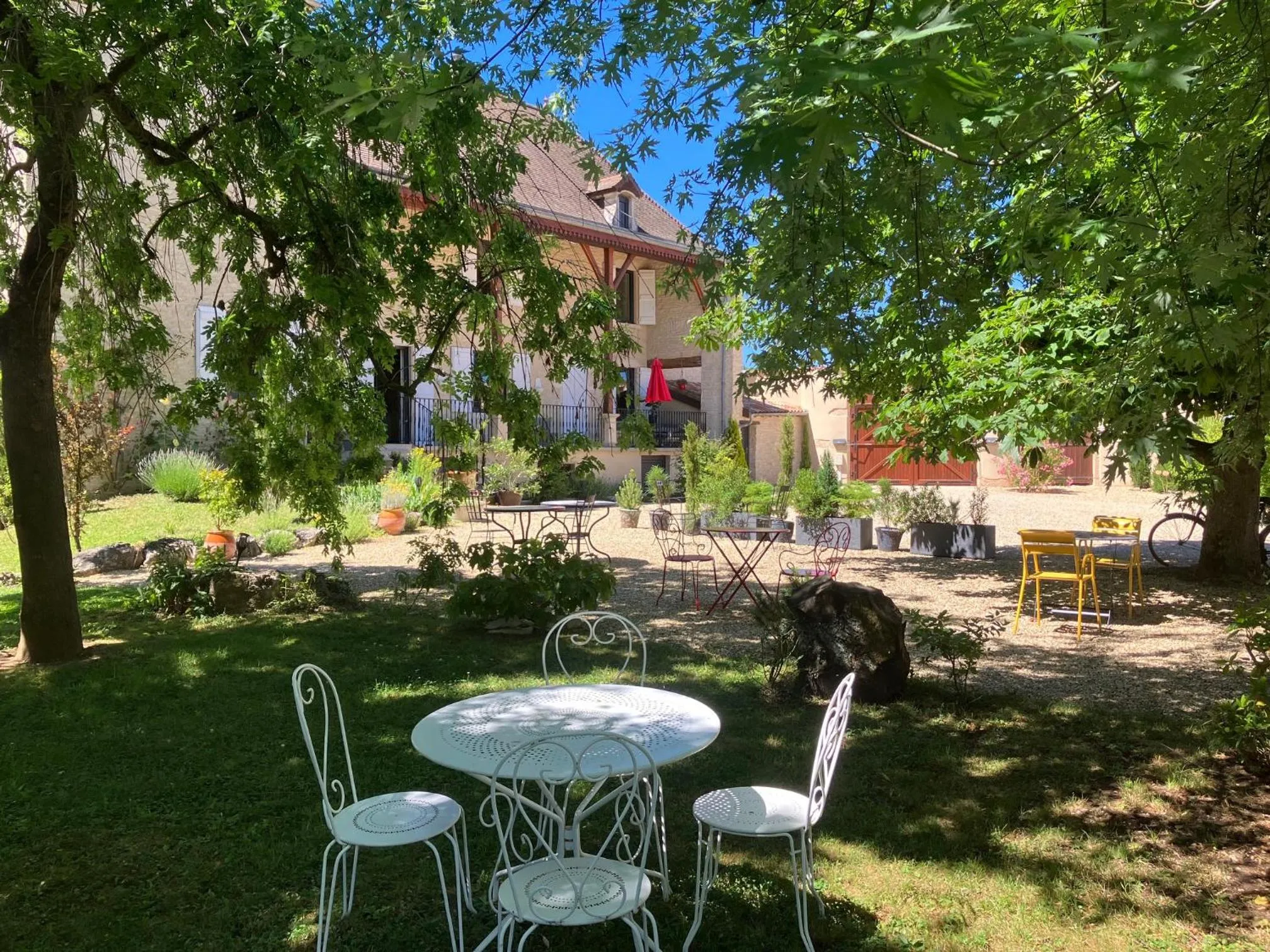 Property building in Le Clos De Quintaine Chambres d'Hôtes