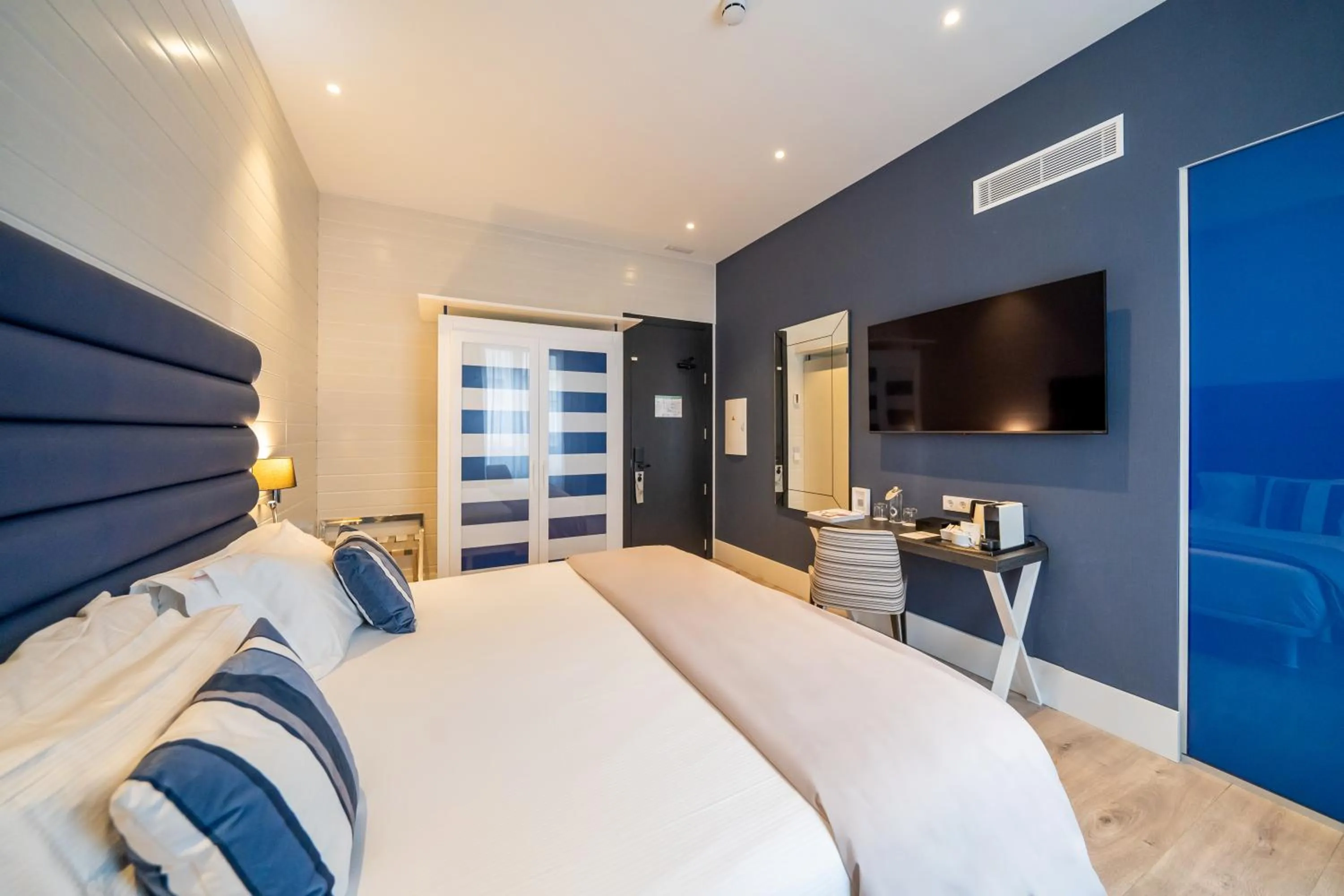 Bedroom, Bed in Abba San Sebastián Hotel