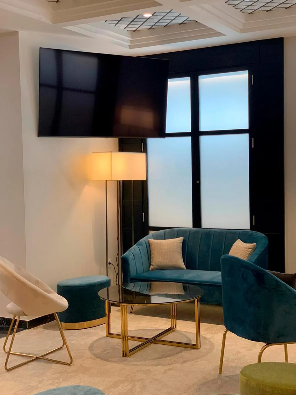 Communal lounge/ TV room in Abba San Sebastián Hotel