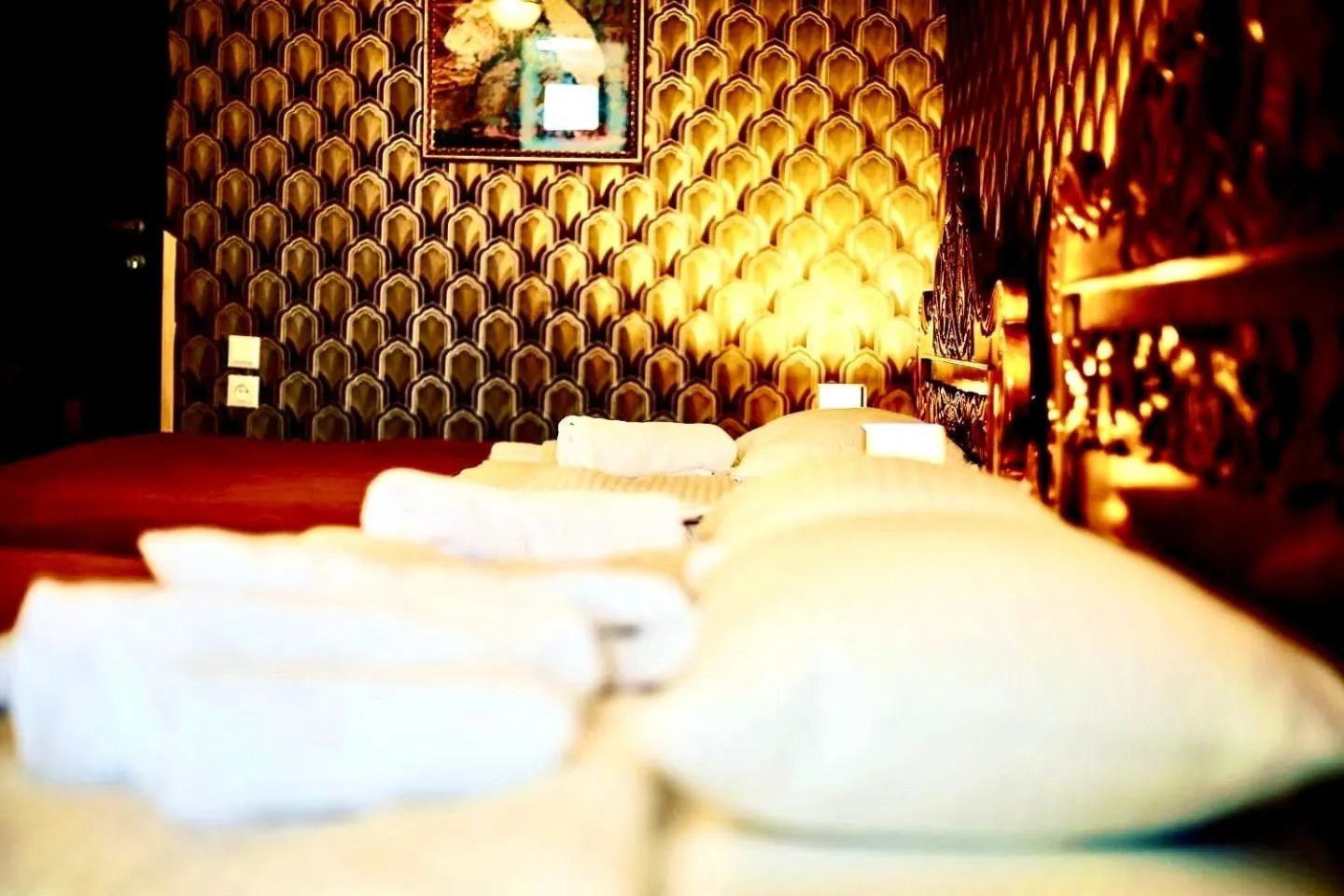 Photo of the whole room, Bed in Hotel History