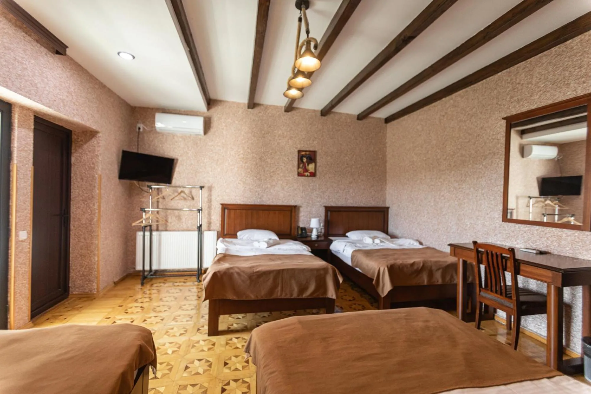 Mountain view, Bed in Hotel History