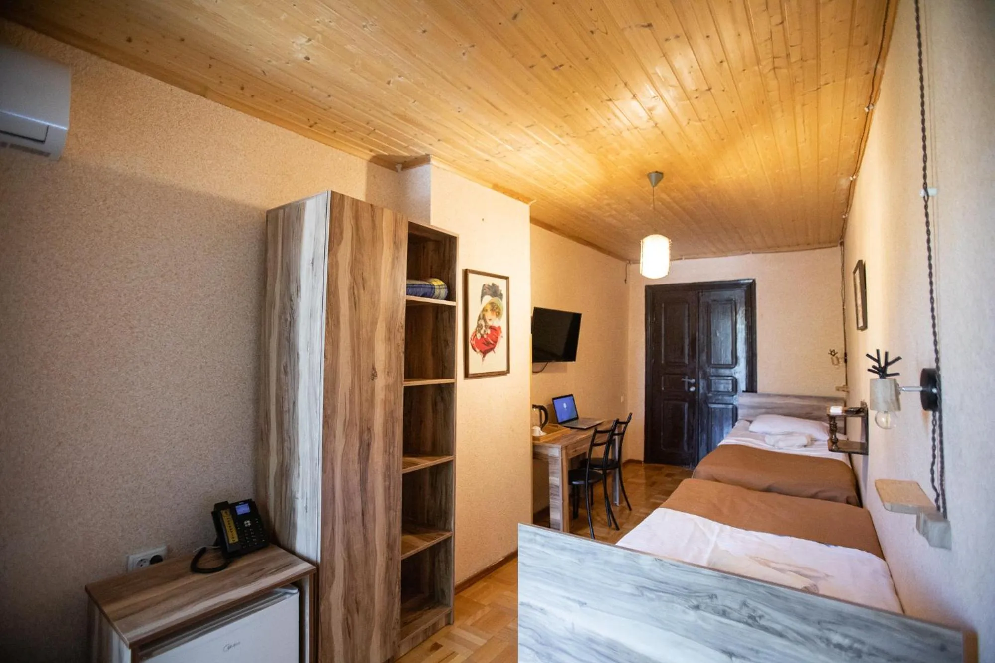 Balcony/Terrace, Bed in Hotel History