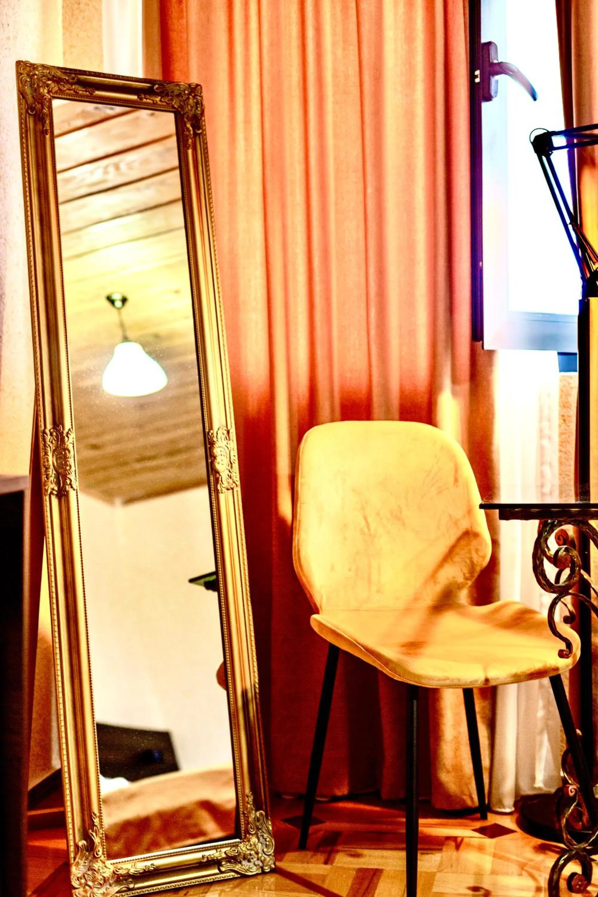 Photo of the whole room in Hotel History