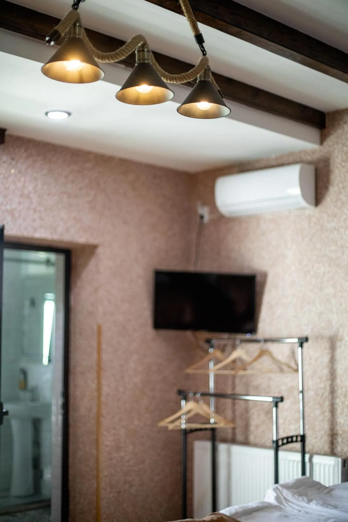 wardrobe, Bed in Hotel History