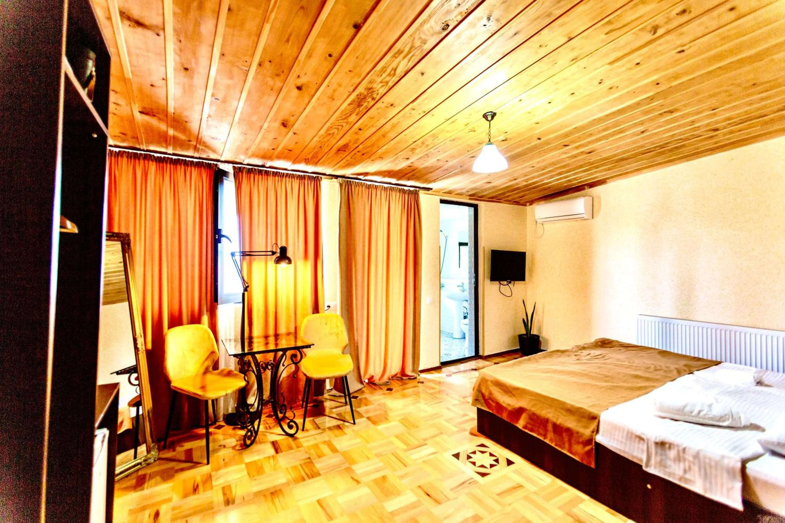 Bird's eye view, Bed in Hotel History