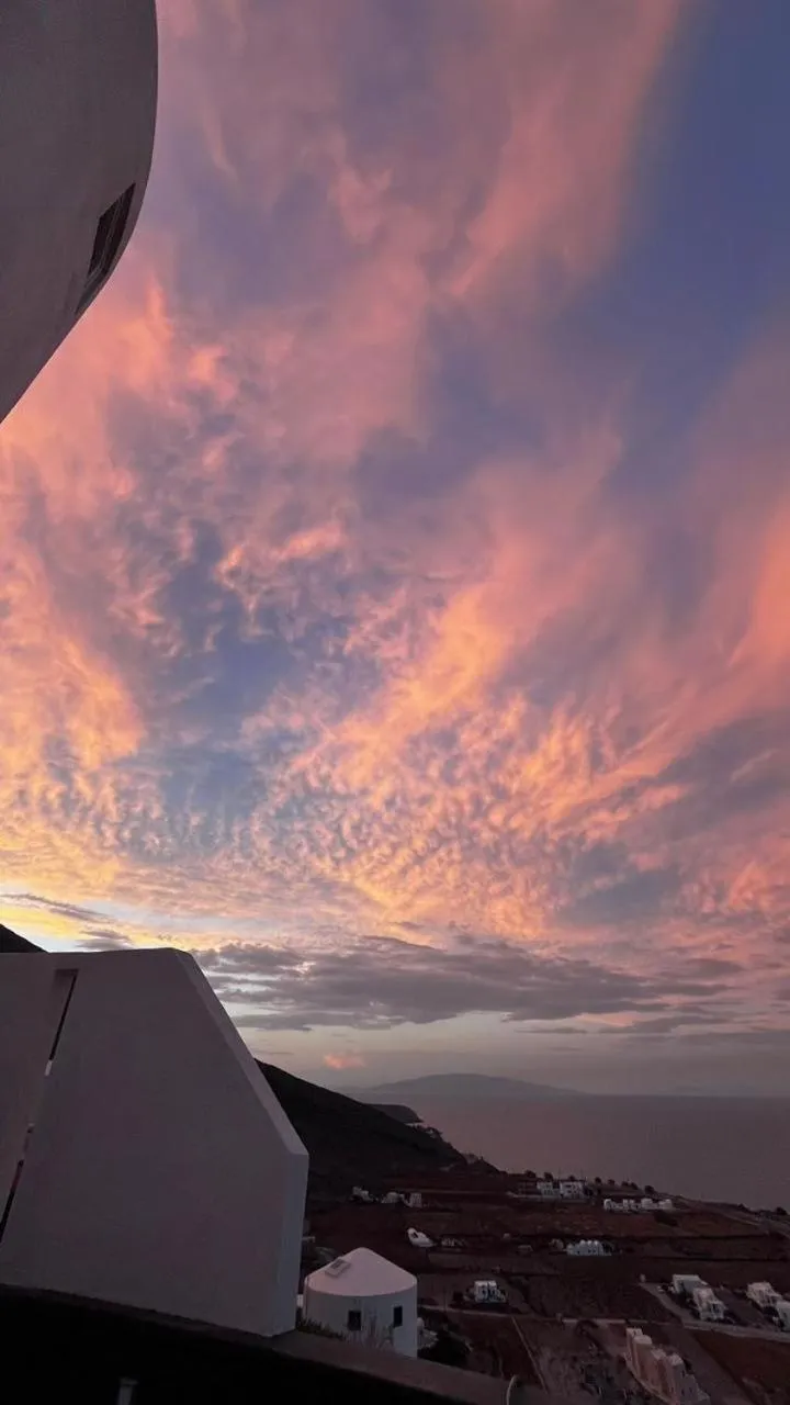 Day in Topos Exclusive Santorini