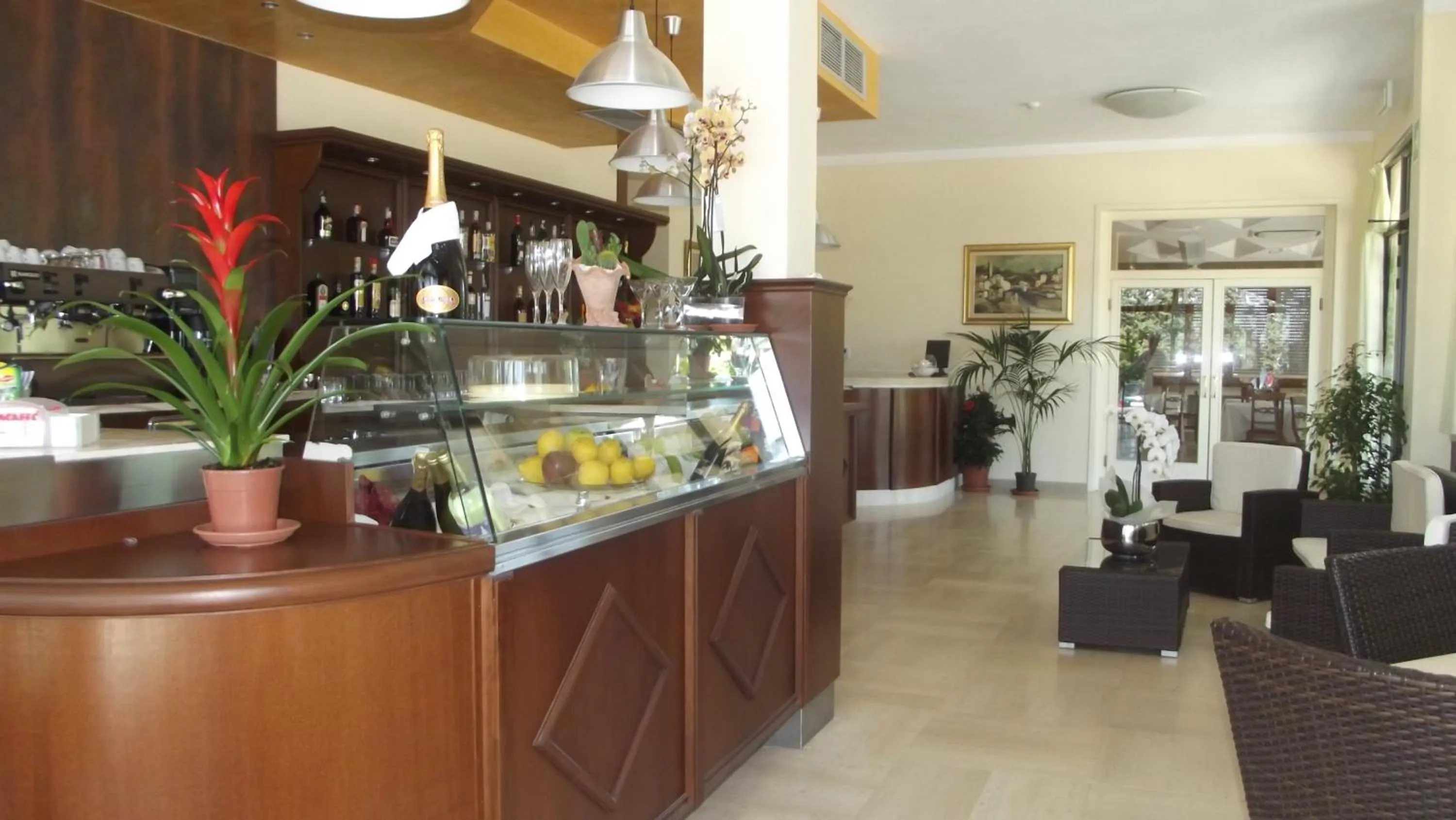 Restaurant/places to eat in Villa Hotel Del Sole
